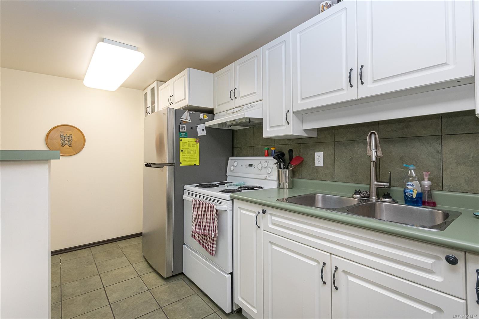 105-10461 Resthaven Dr — listing photo 13 of 27
