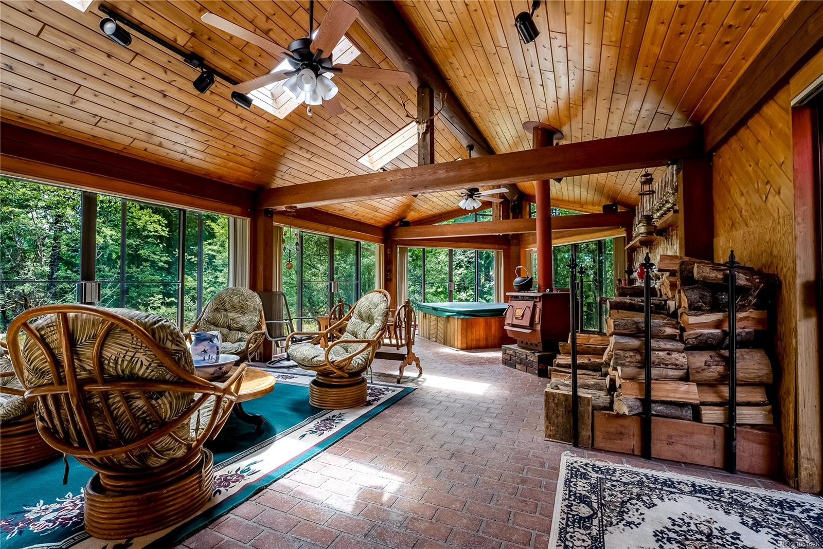 1698 Millstream Rd — listing photo 11 of 38