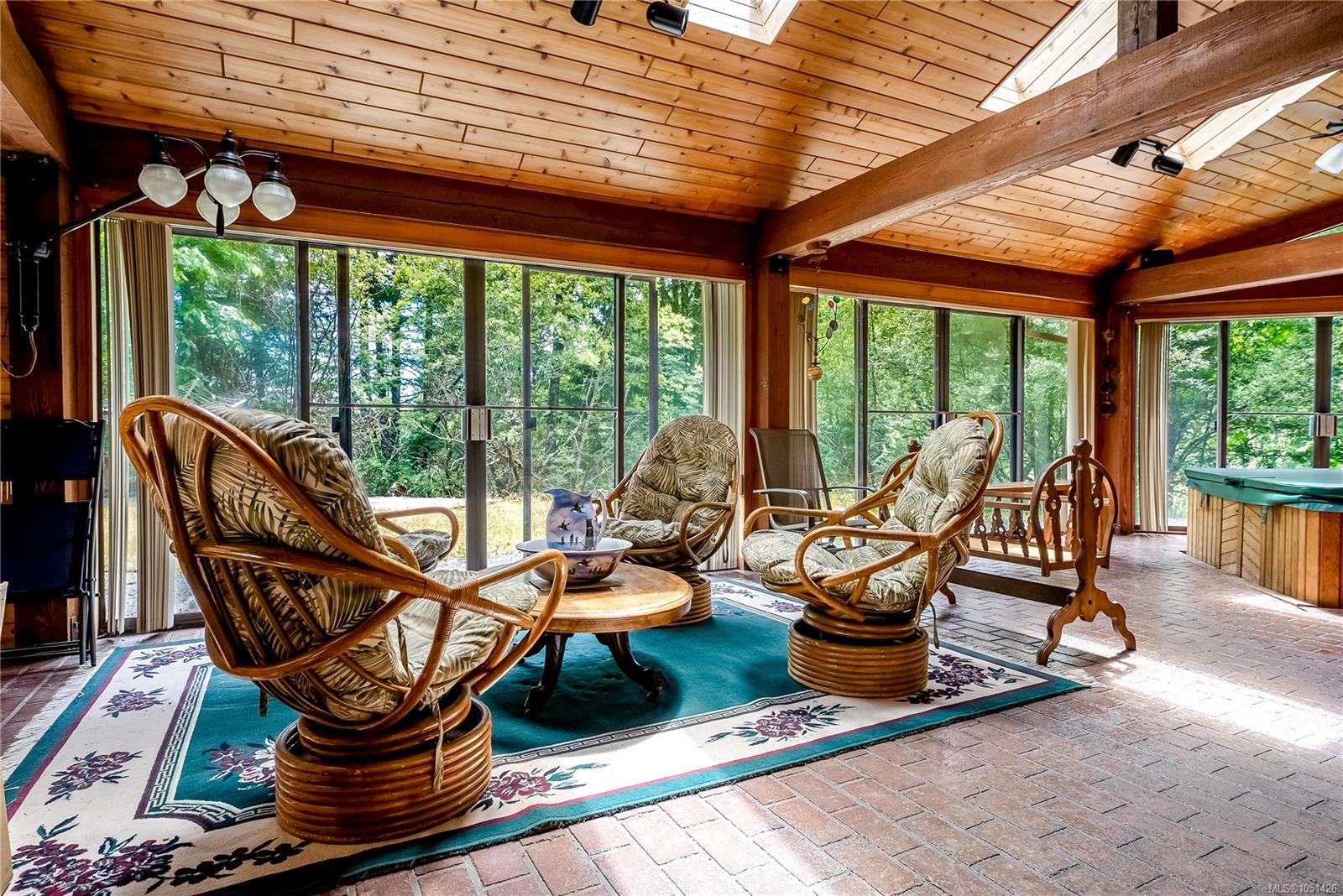 1698 Millstream Rd — listing photo 12 of 38