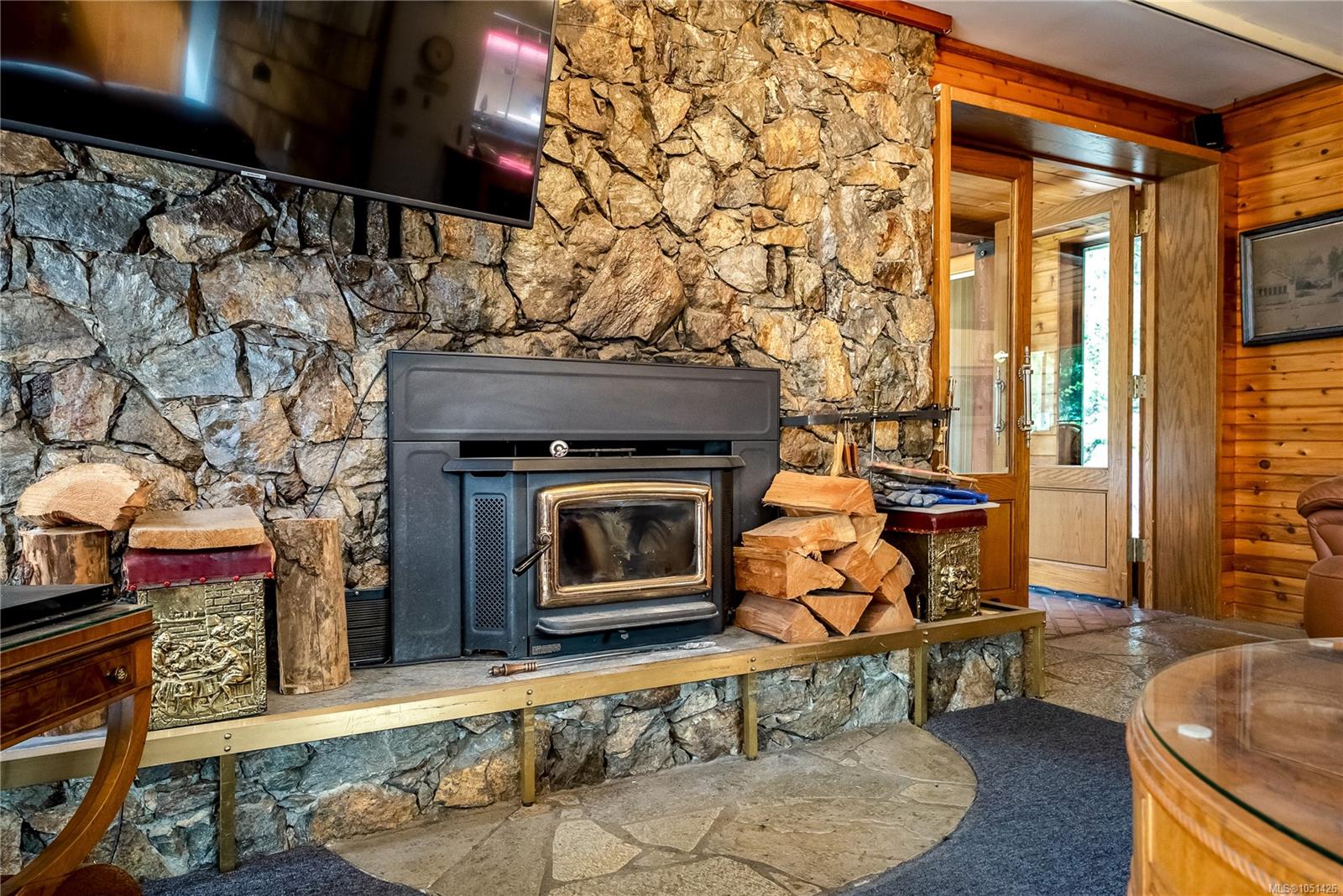 1698 Millstream Rd — listing photo 5 of 38