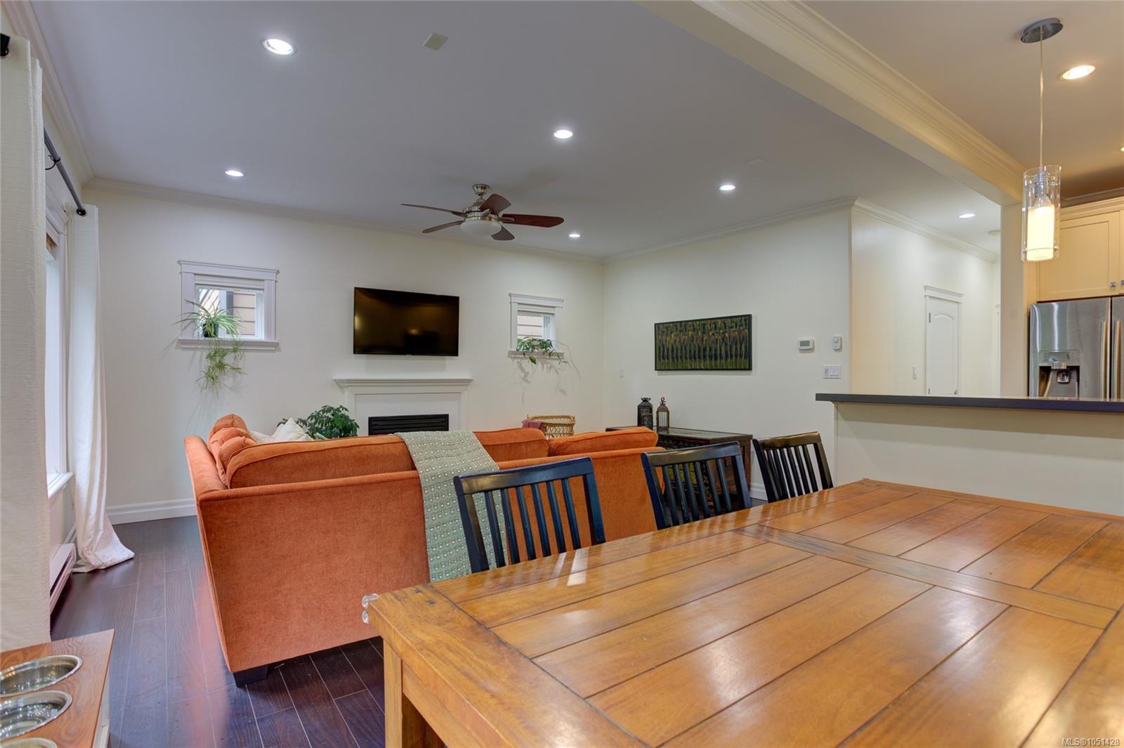 3706 Cornus Crt — listing photo 14 of 43