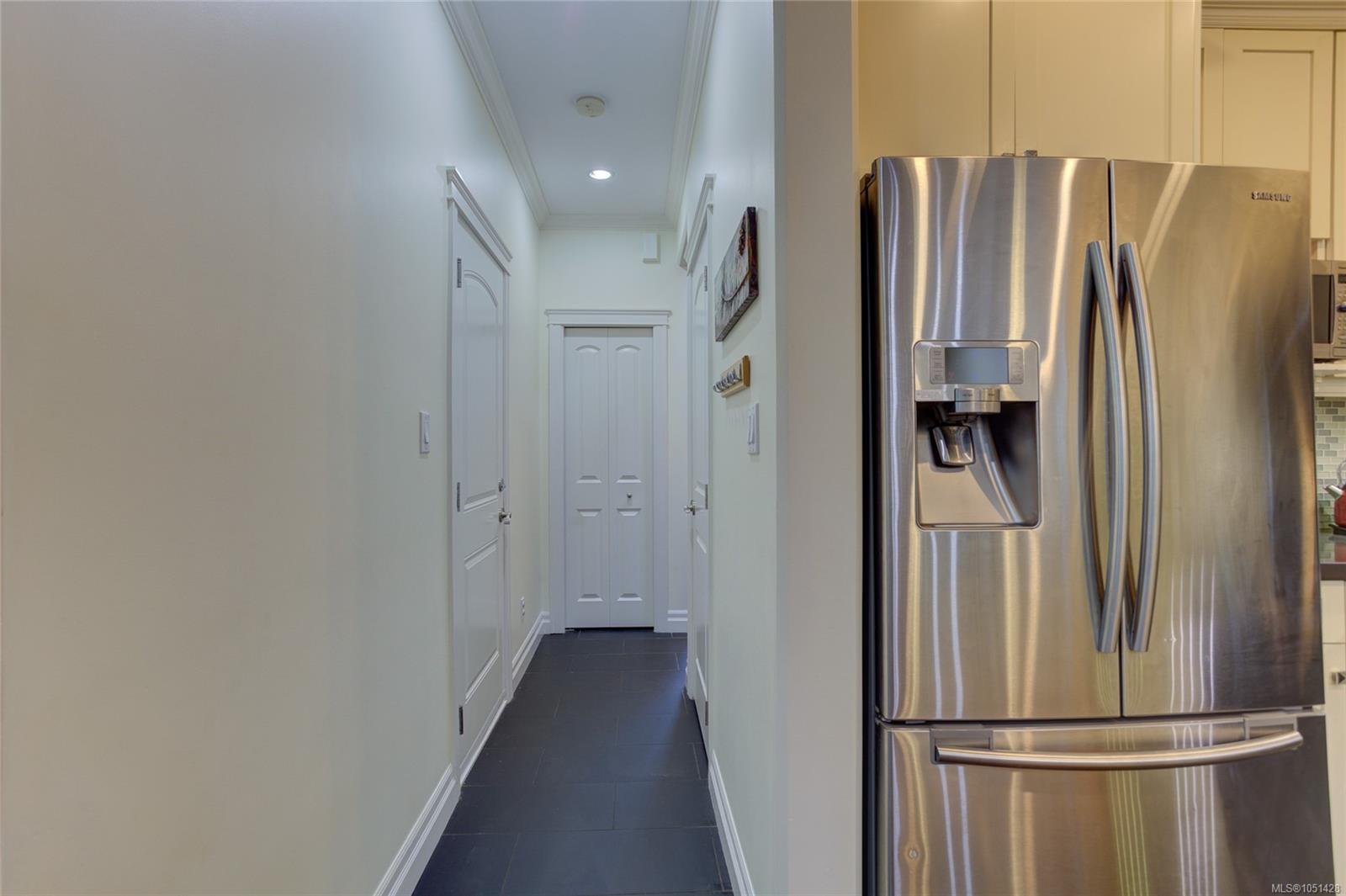 3706 Cornus Crt — listing photo 5 of 43