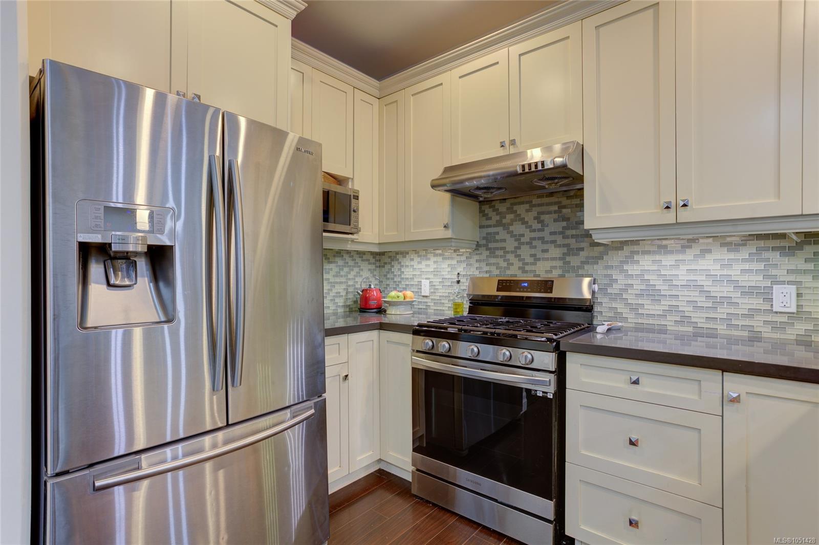3706 Cornus Crt — listing photo 8 of 43