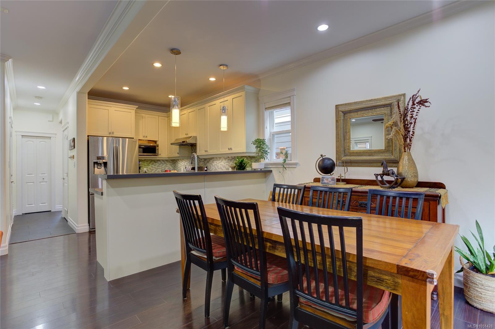 3706 Cornus Crt — listing photo 10 of 43