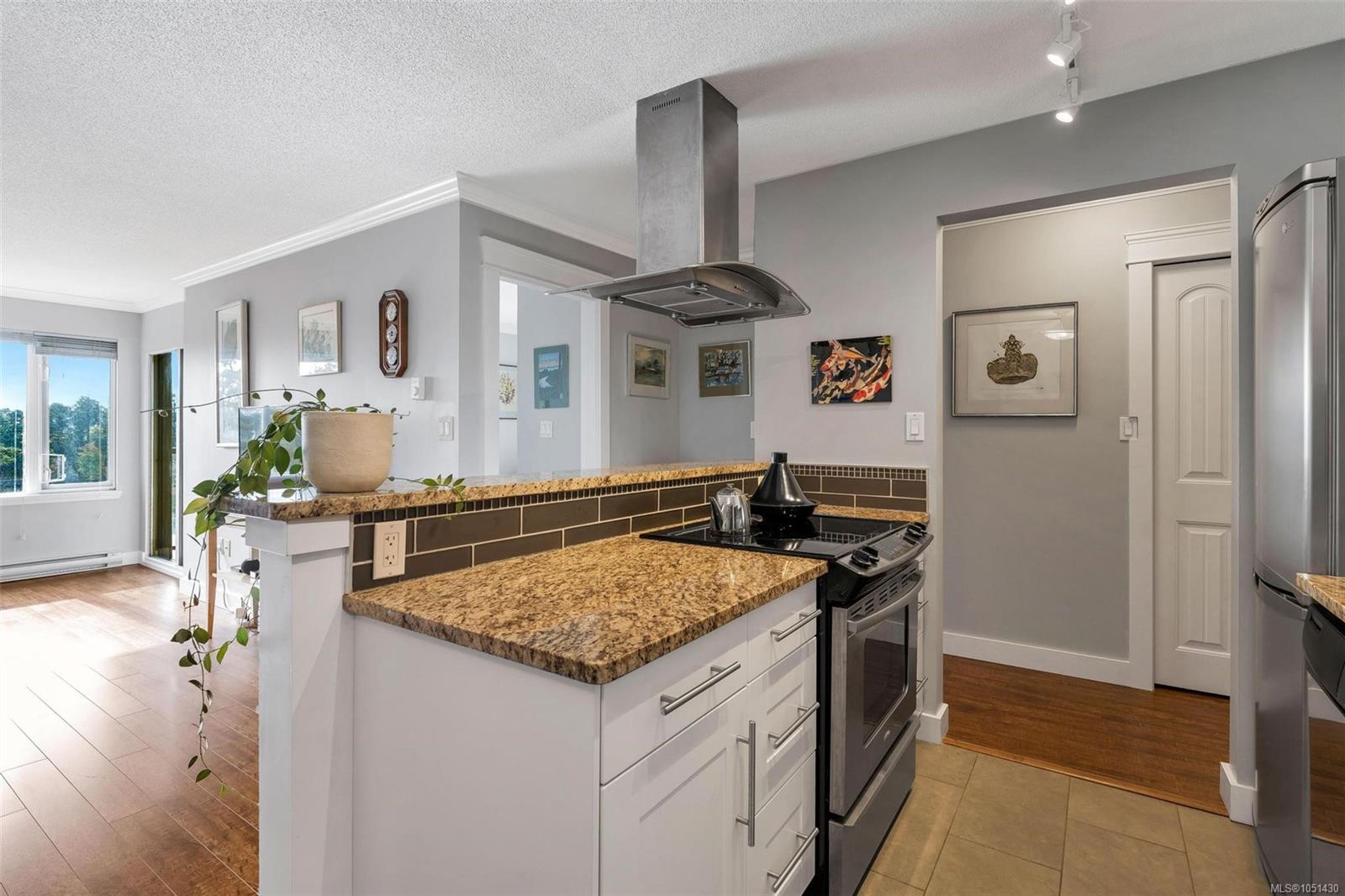 403-105 Gorge Rd — listing photo 13 of 38