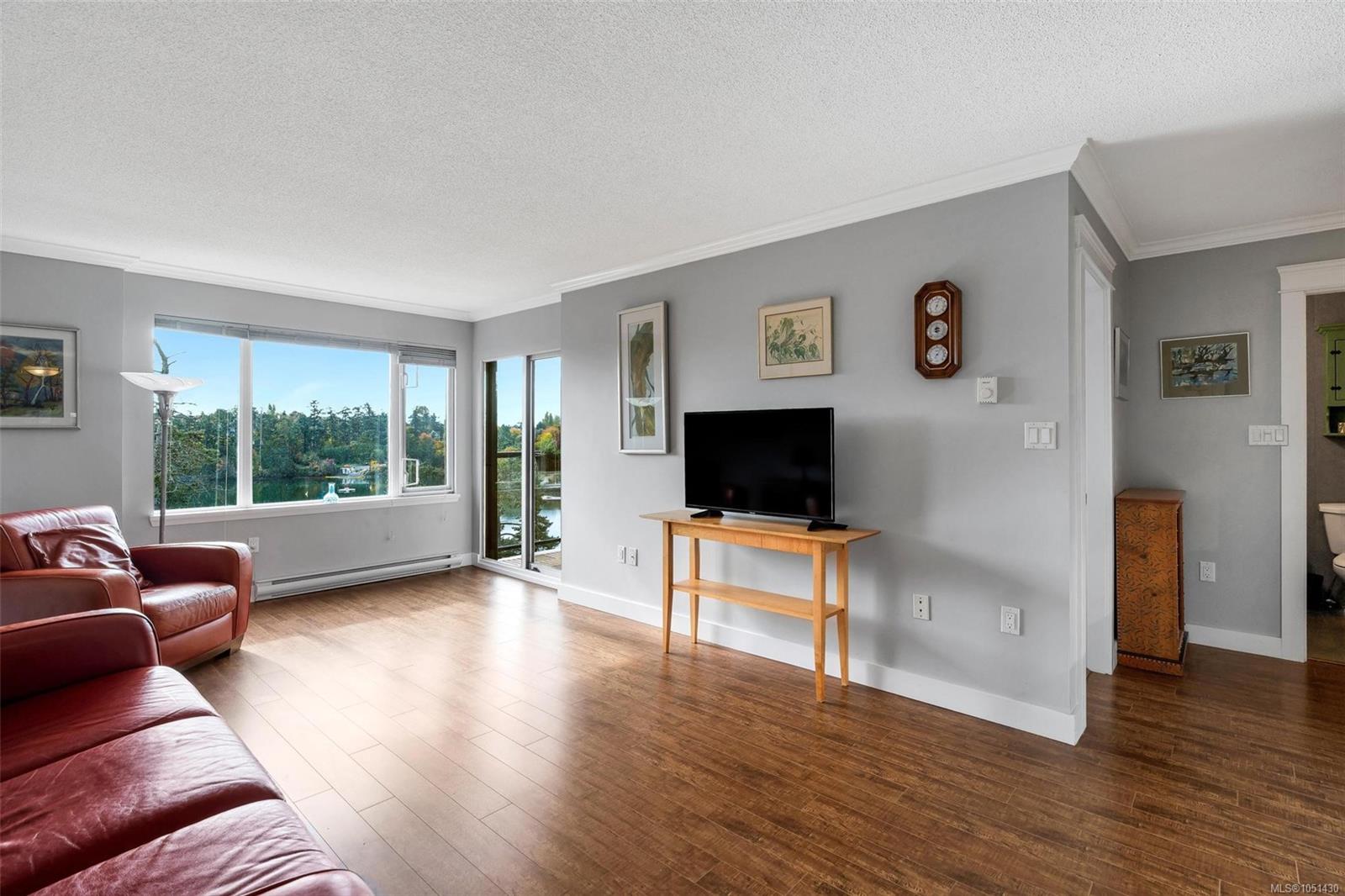 403-105 Gorge Rd — listing photo 4 of 38