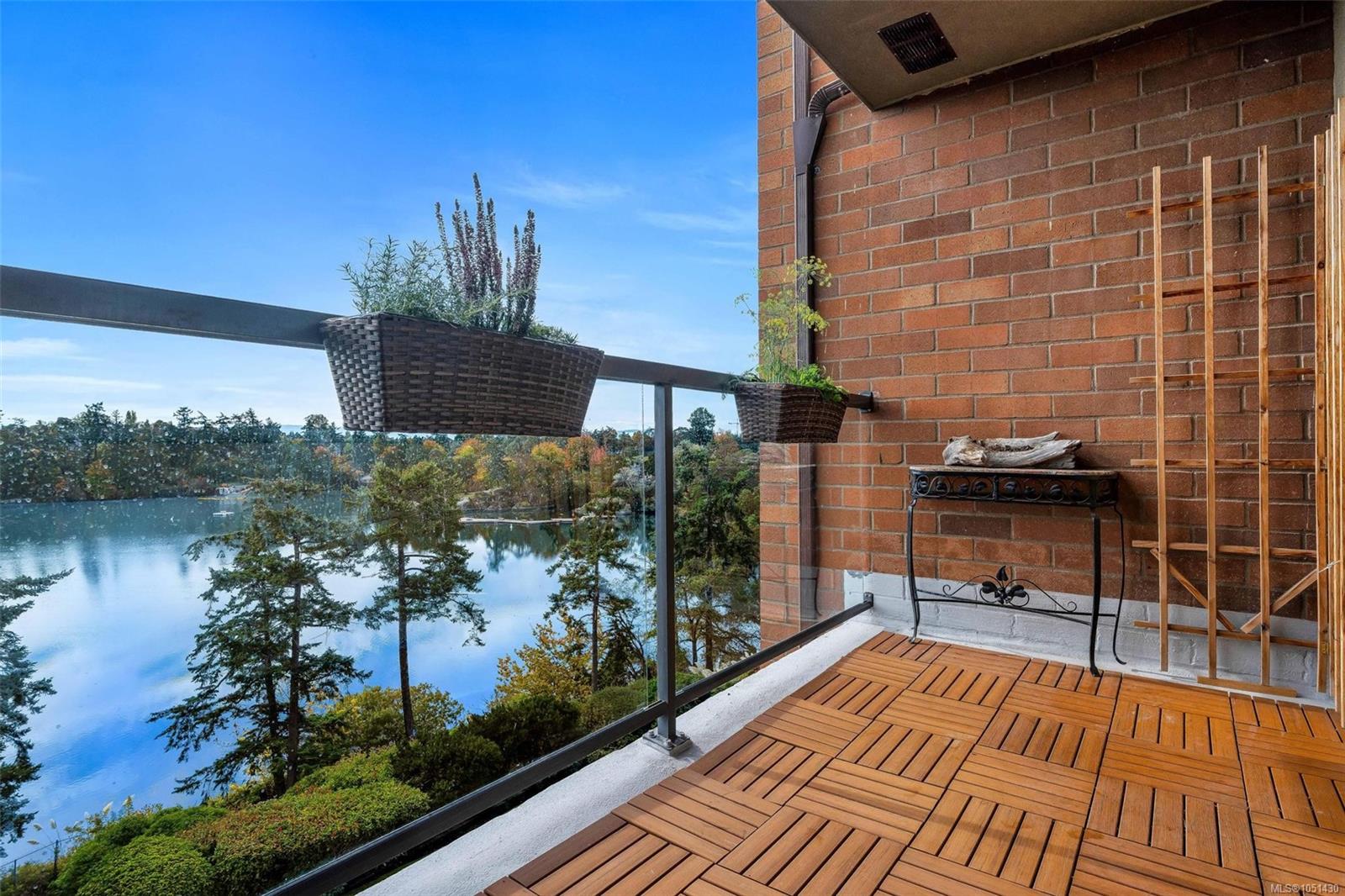 403-105 Gorge Rd — listing photo 9 of 38