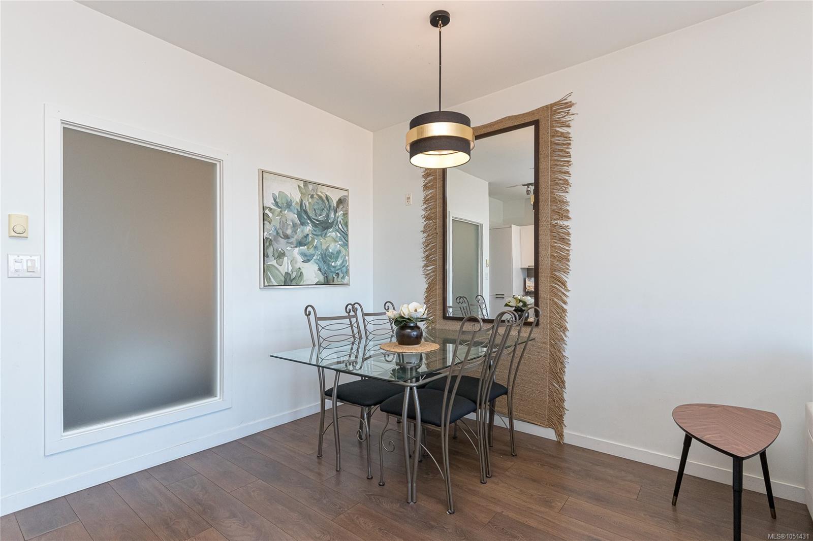 501-517 Fisgard St — listing photo 11 of 25