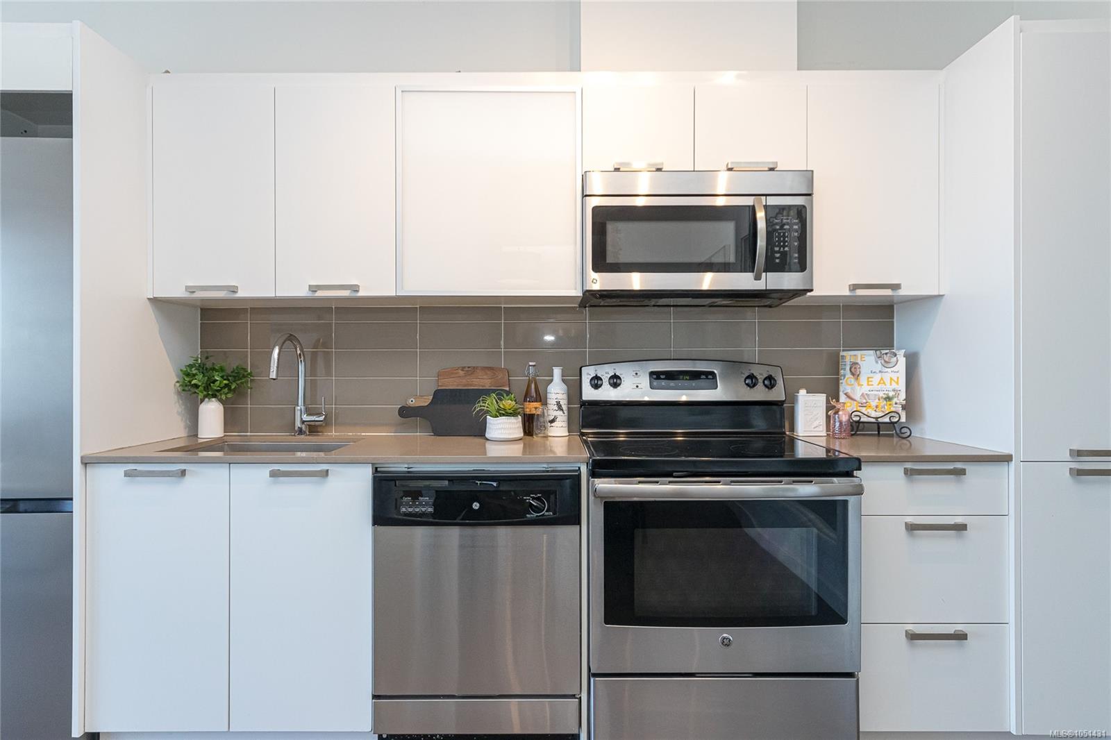 501-517 Fisgard St — listing photo 13 of 25