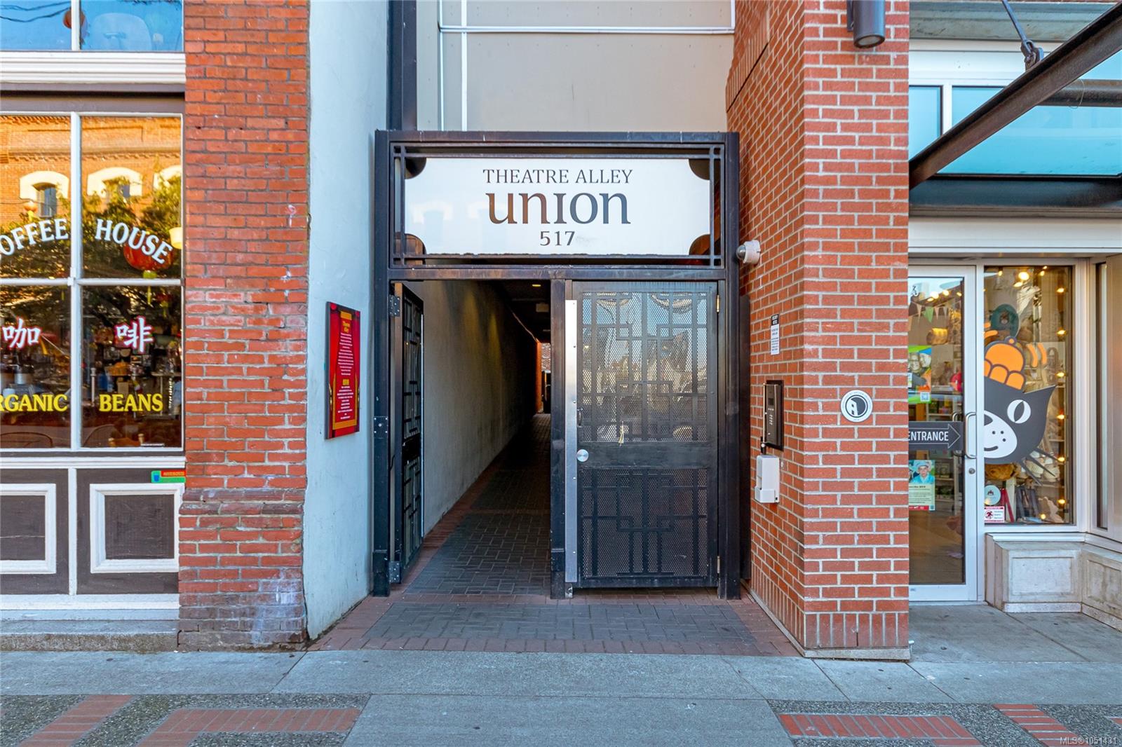 501-517 Fisgard St — listing photo 3 of 25