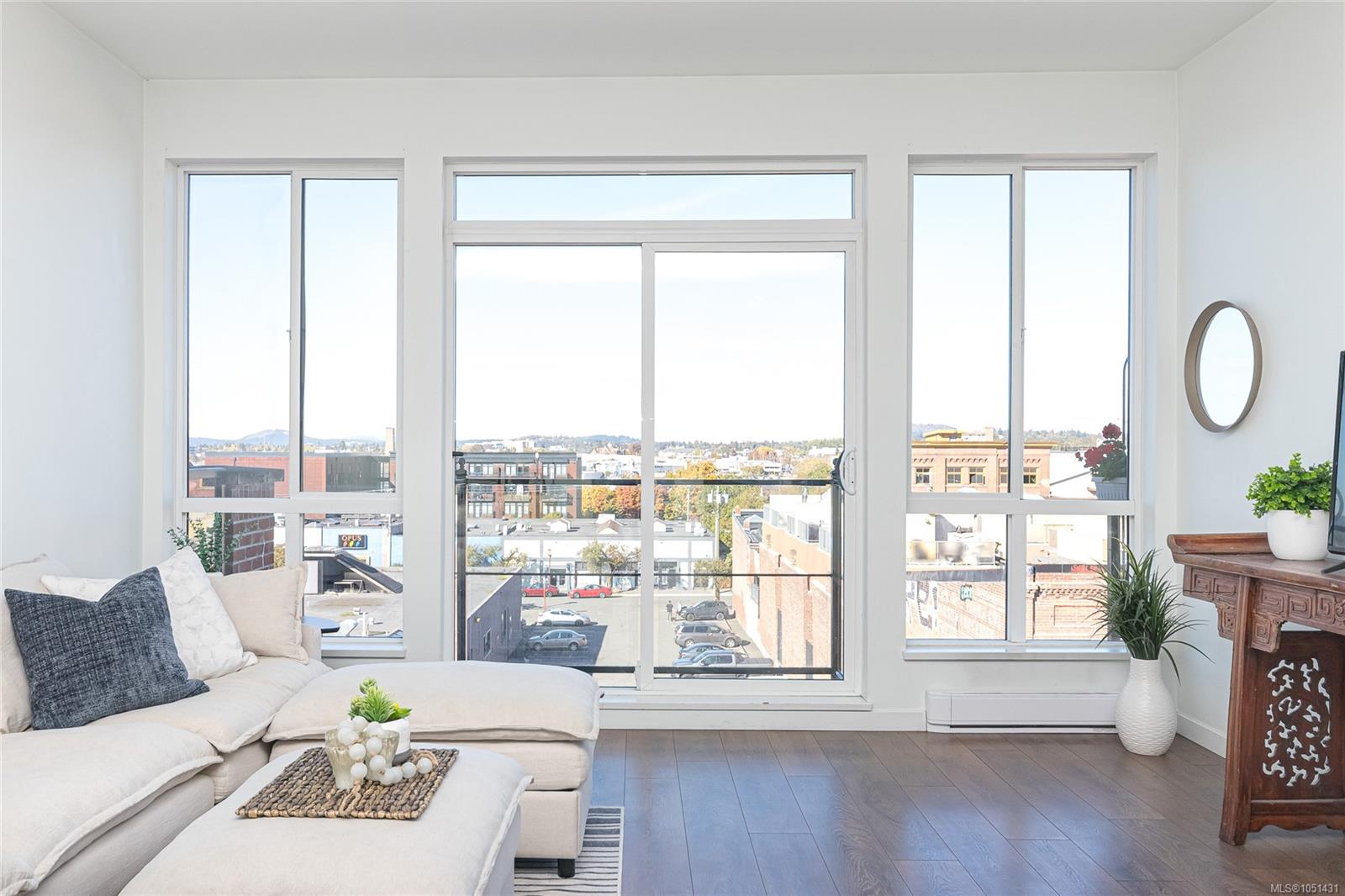 501-517 Fisgard St — listing photo 7 of 25