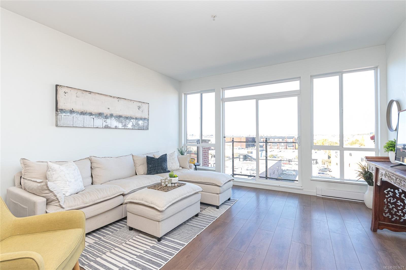 501-517 Fisgard St — listing photo 8 of 25