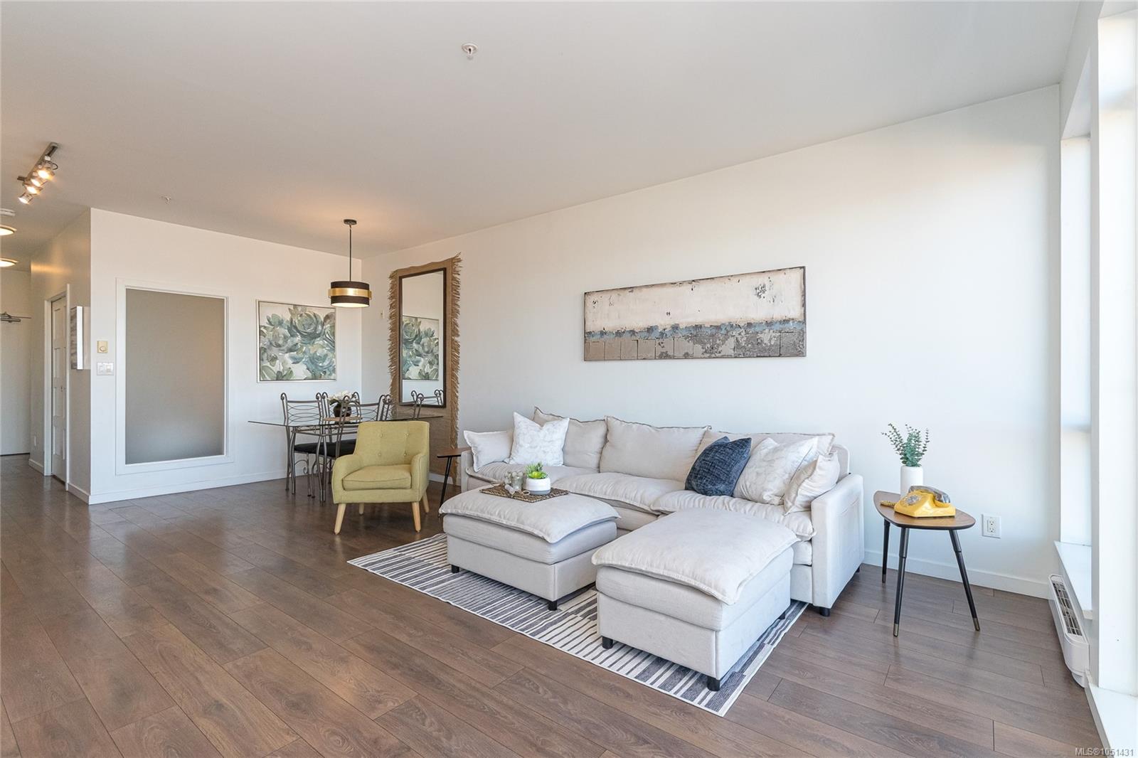 501-517 Fisgard St — listing photo 10 of 25