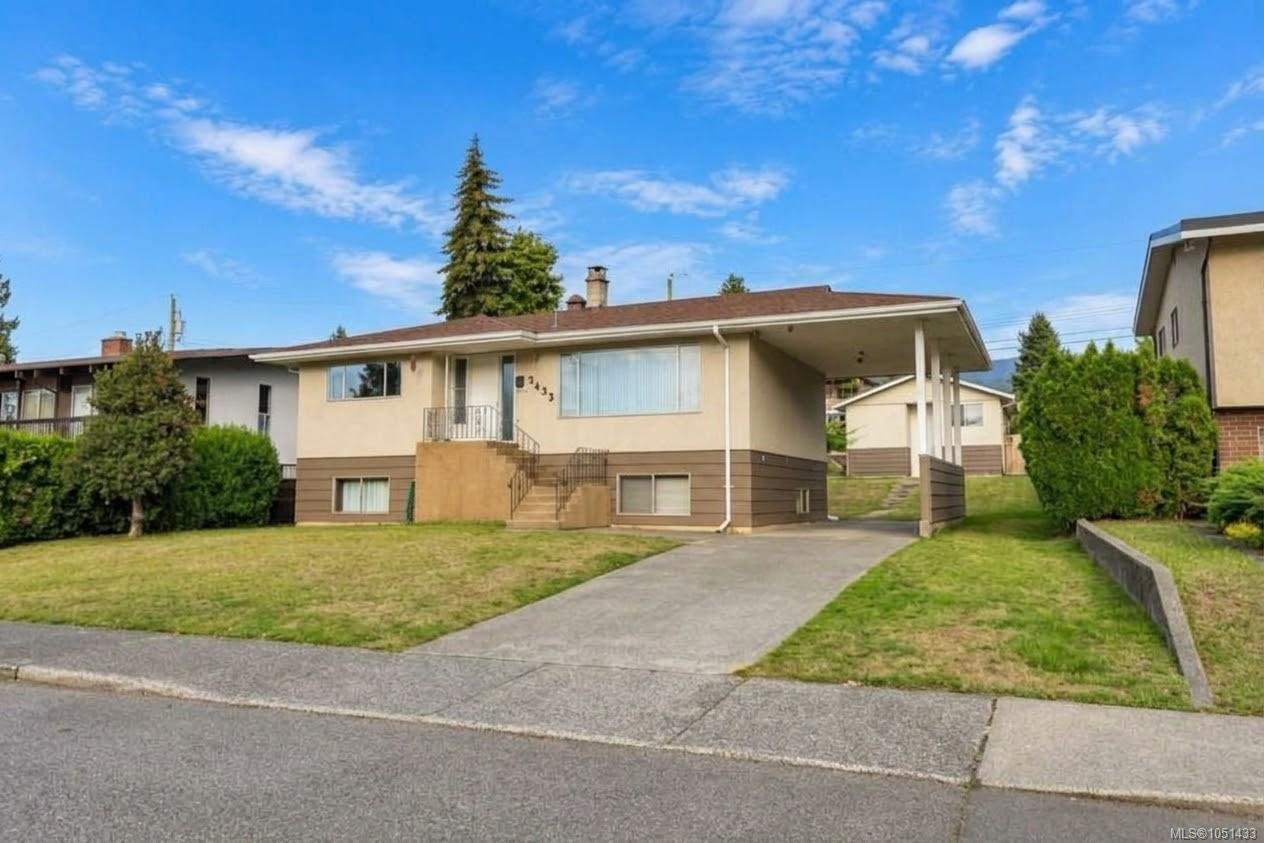 2433 5th Ave — listing photo 2 of 66