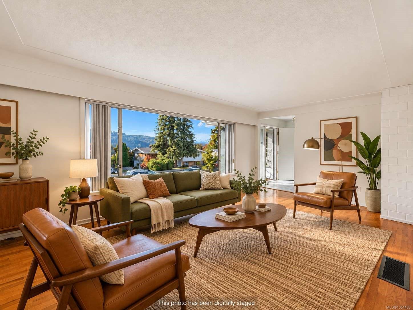 2433 5th Ave — listing photo 3 of 66