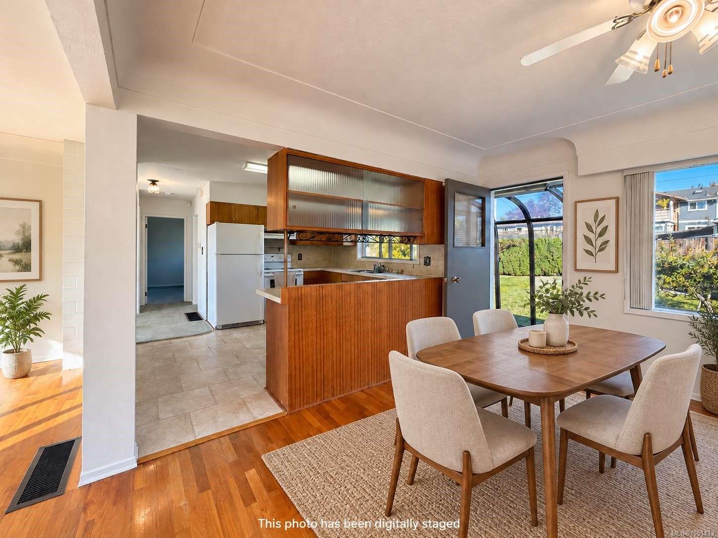 2433 5th Ave — listing photo 4 of 66