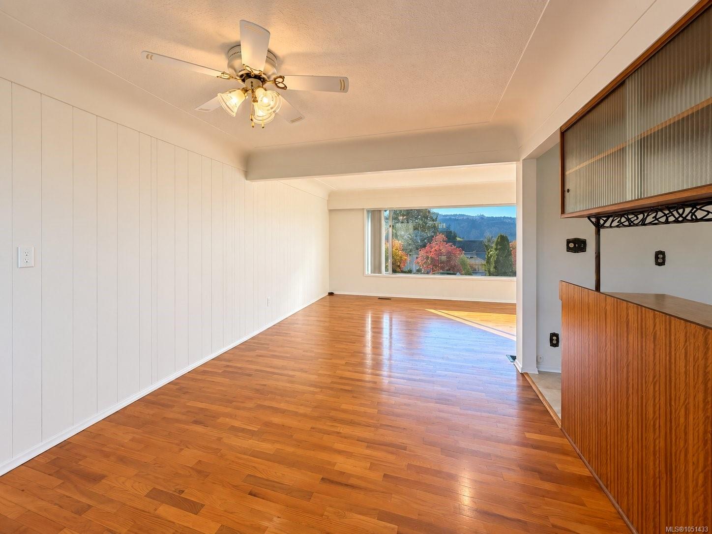 2433 5th Ave — listing photo 8 of 66