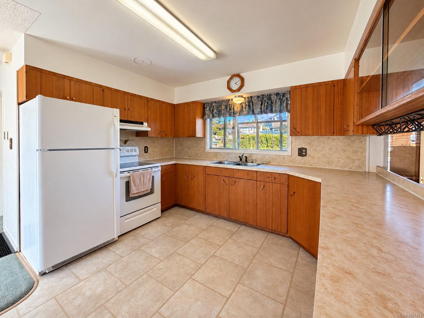 2433 5th Ave — listing photo 10 of 66