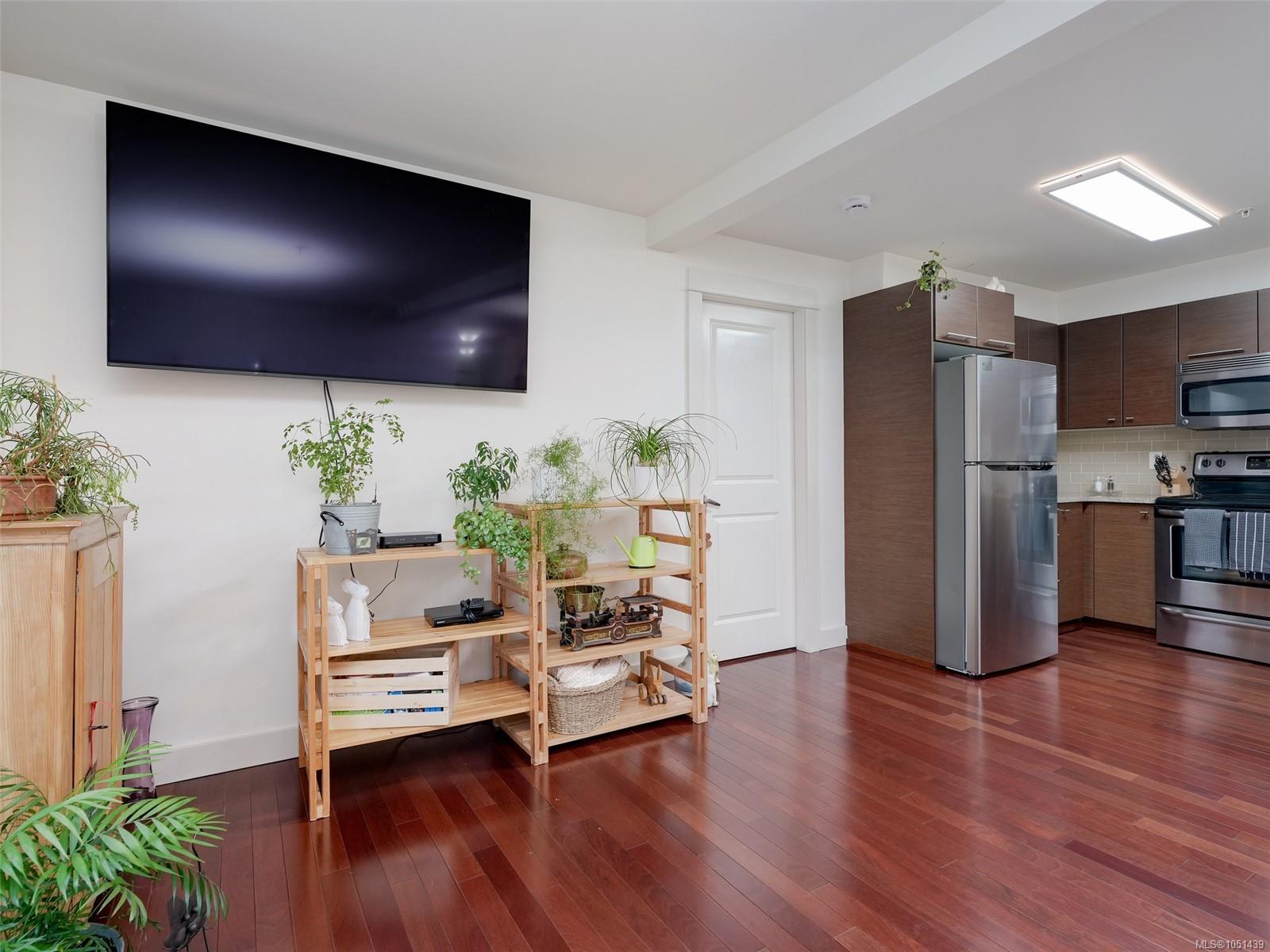 210-1315 Esquimalt Rd — listing photo 5 of 28