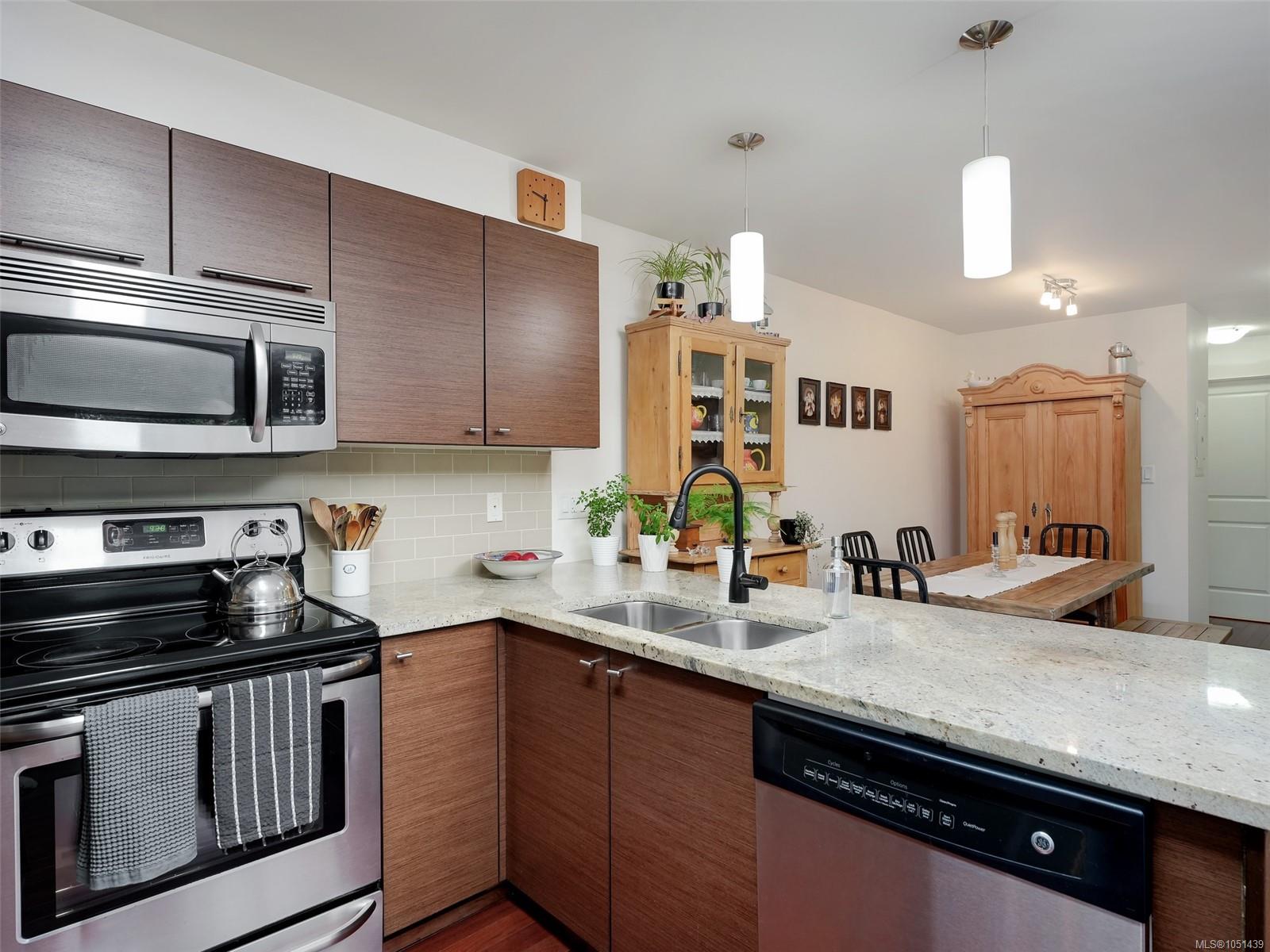 210-1315 Esquimalt Rd — listing photo 7 of 28