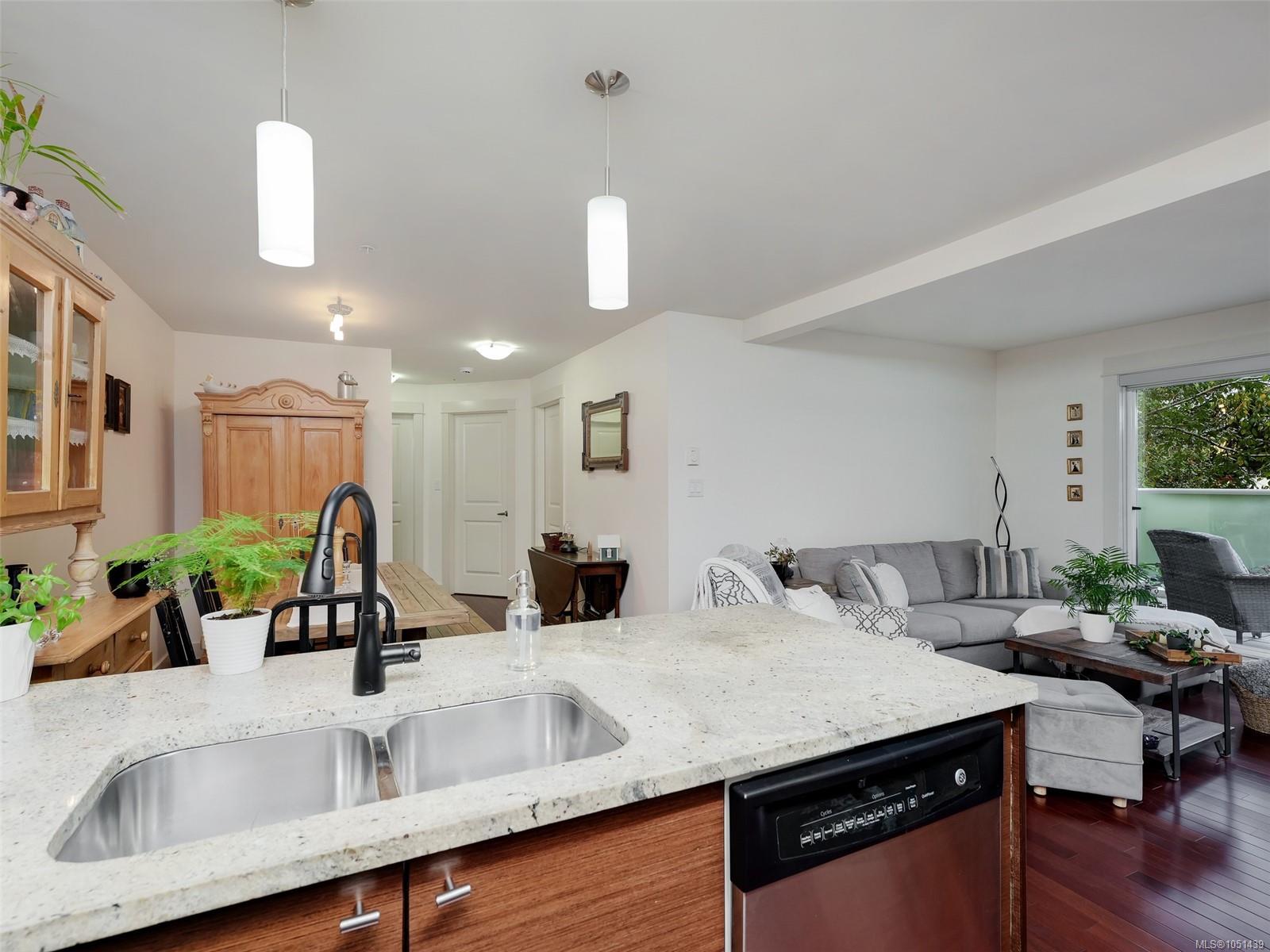 210-1315 Esquimalt Rd — listing photo 8 of 28