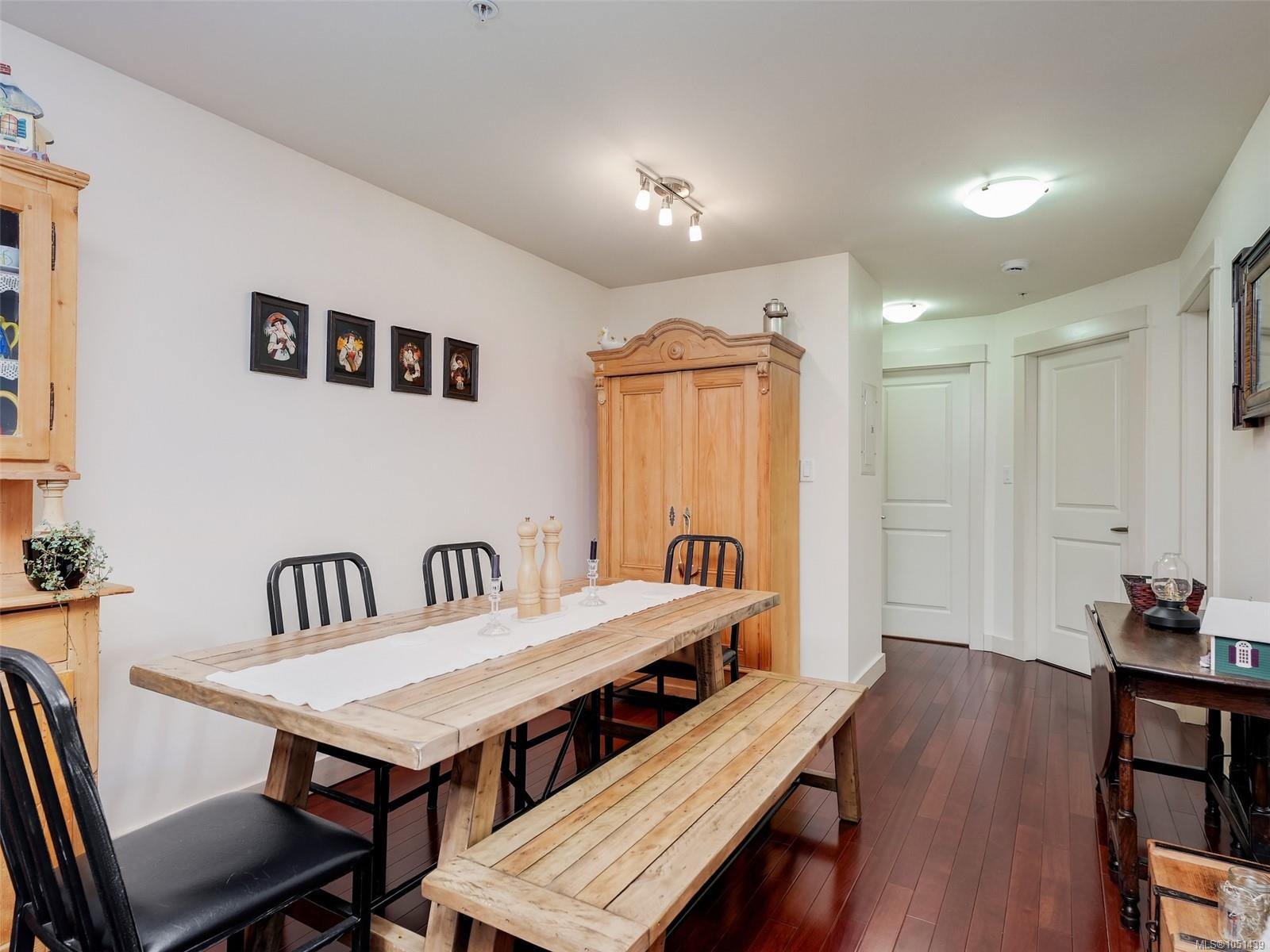 210-1315 Esquimalt Rd — listing photo 9 of 28