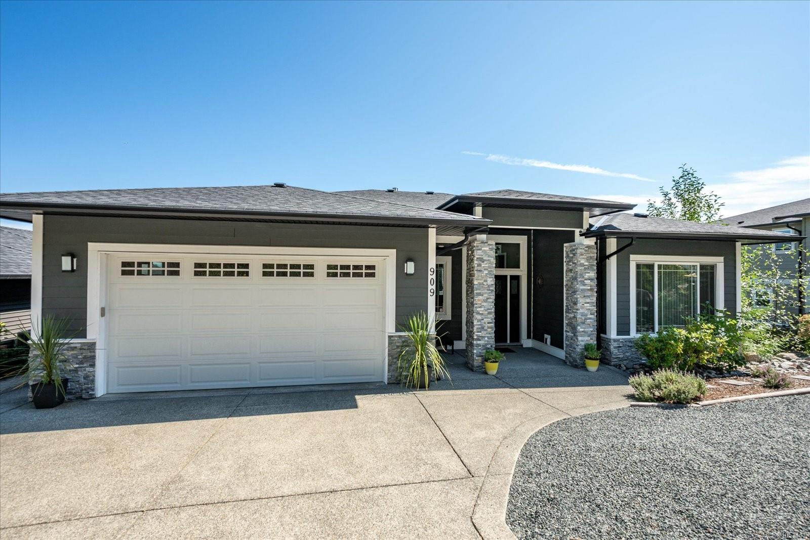 909 Hanington Rd — listing photo 3 of 63