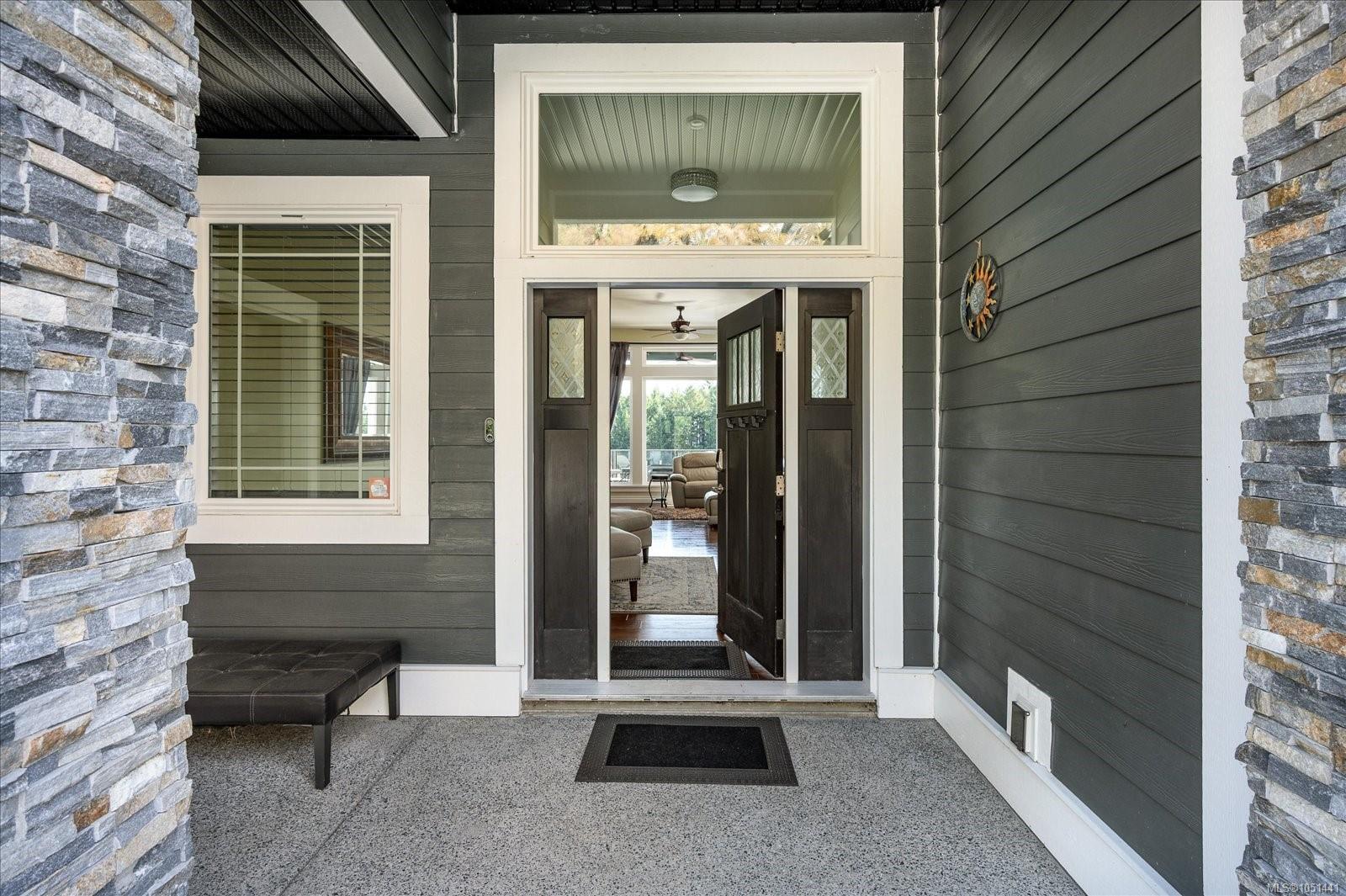 909 Hanington Rd — listing photo 5 of 63
