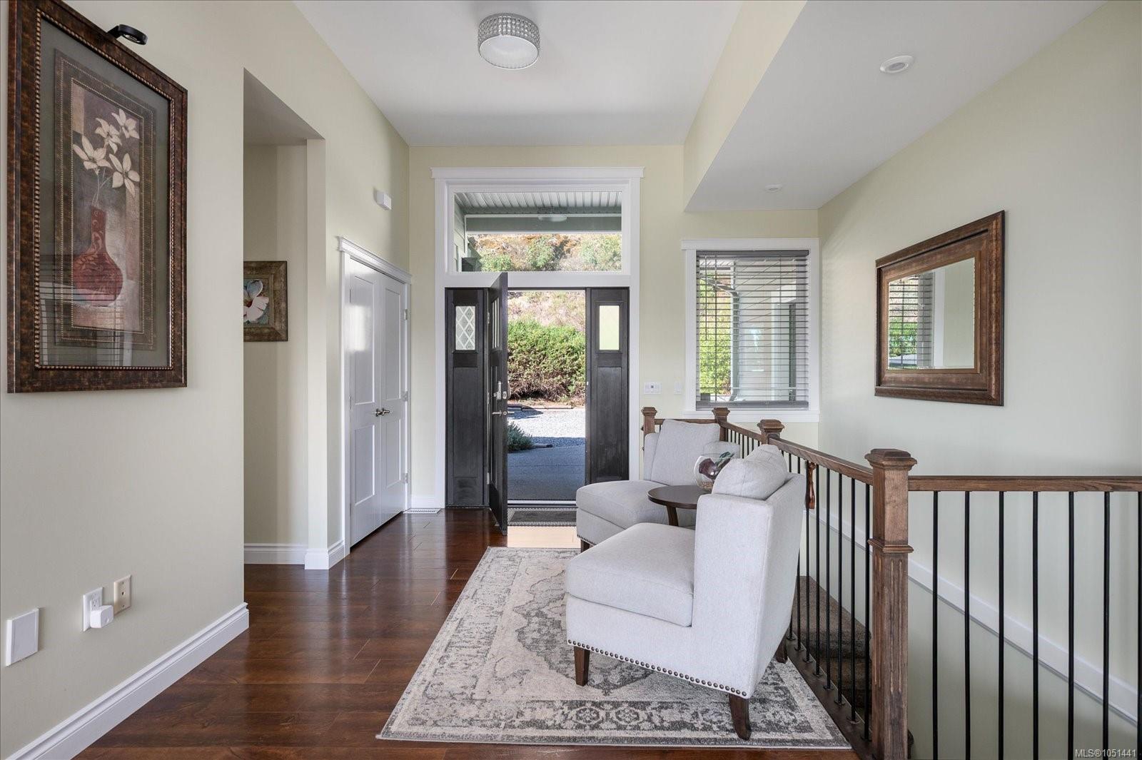 909 Hanington Rd — listing photo 6 of 63