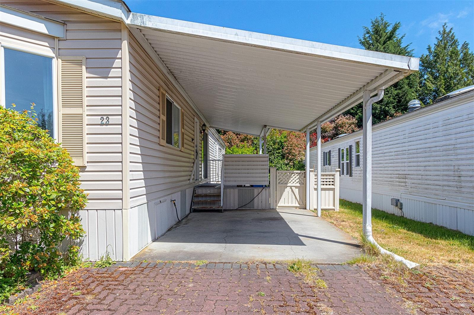 23-7583 Central Saanich Rd — listing photo 8 of 32