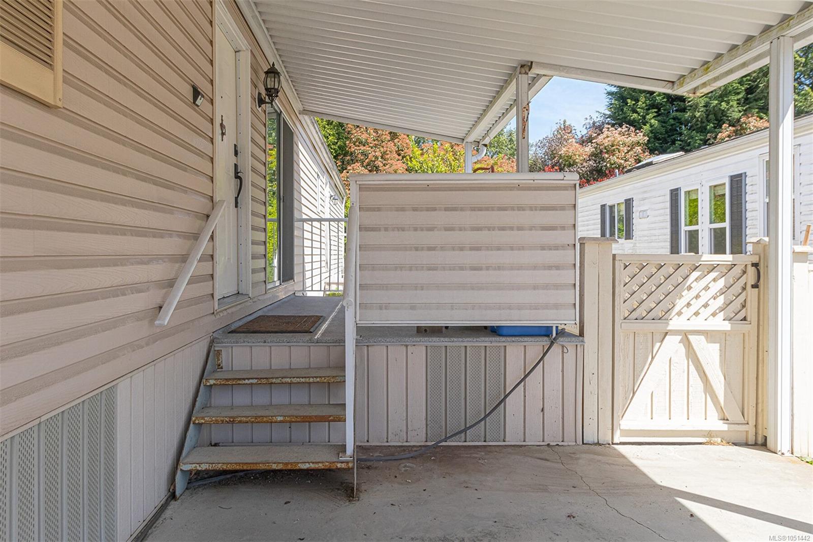 23-7583 Central Saanich Rd — listing photo 9 of 32