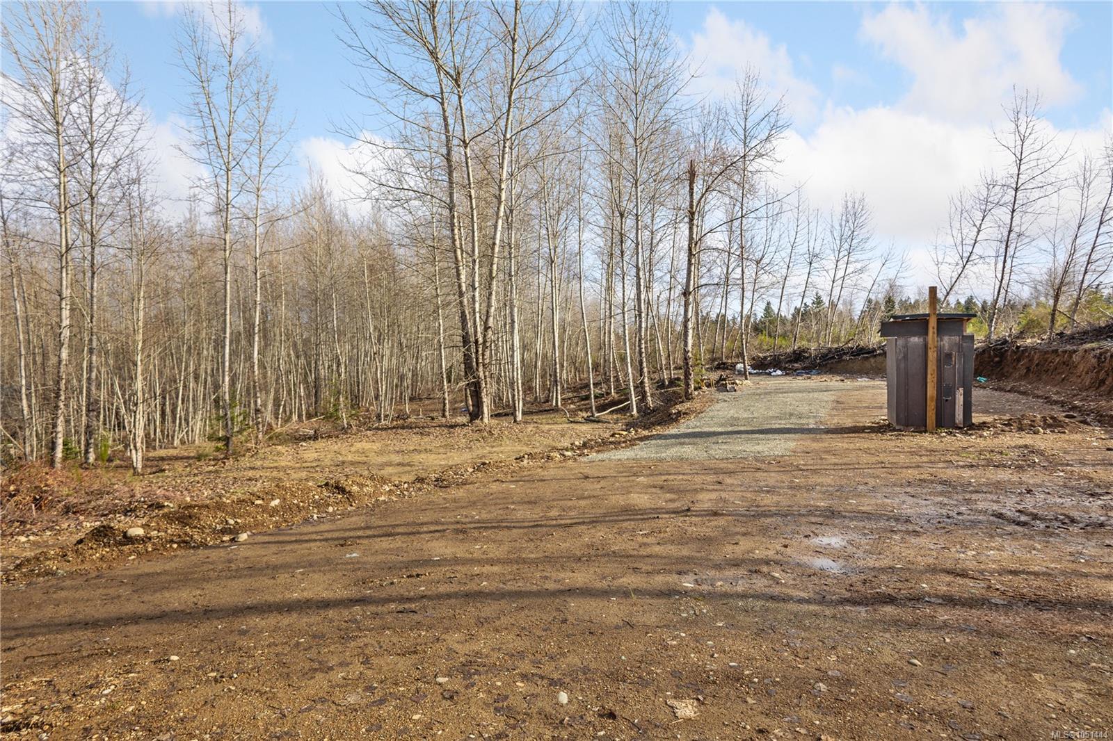 2745 Shaver Rd — listing photo 11 of 27