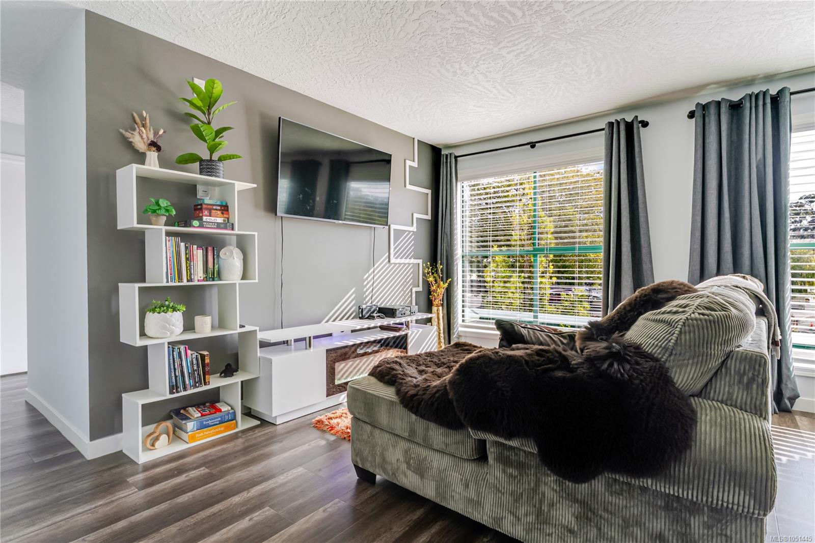 203-3460 Quadra St — listing photo 11 of 38