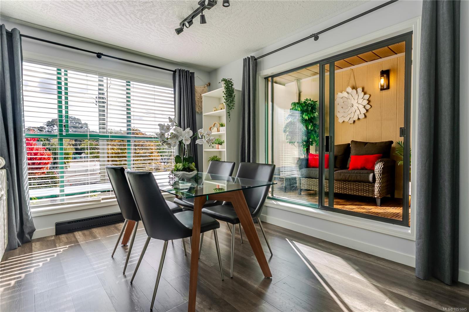 203-3460 Quadra St — listing photo 6 of 38