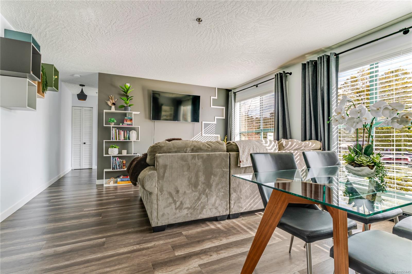 203-3460 Quadra St — listing photo 8 of 38