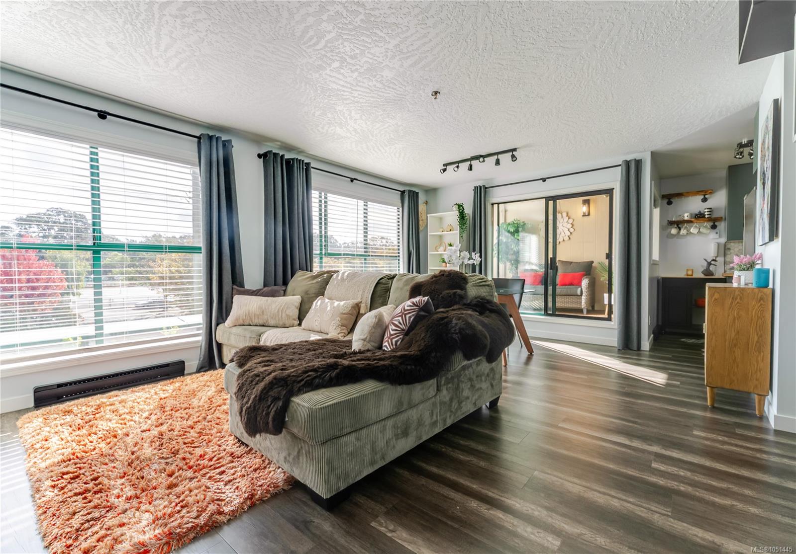 203-3460 Quadra St — listing photo 10 of 38