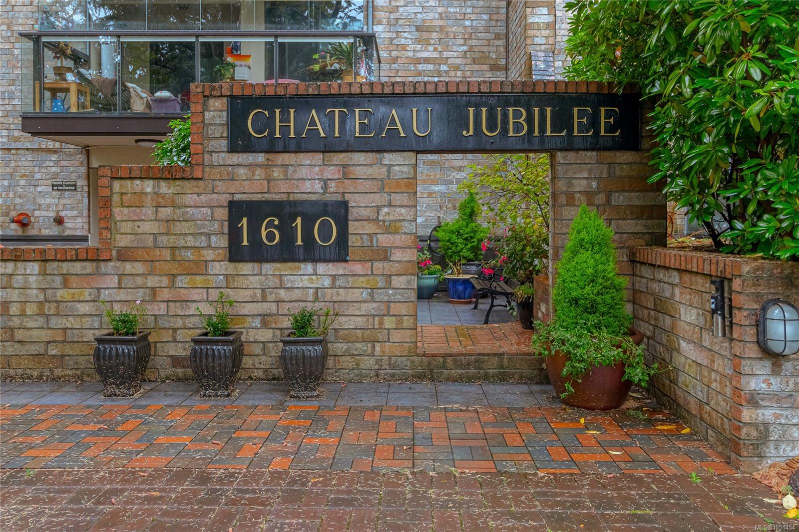 205-1610 Jubilee Ave — listing photo 4 of 48