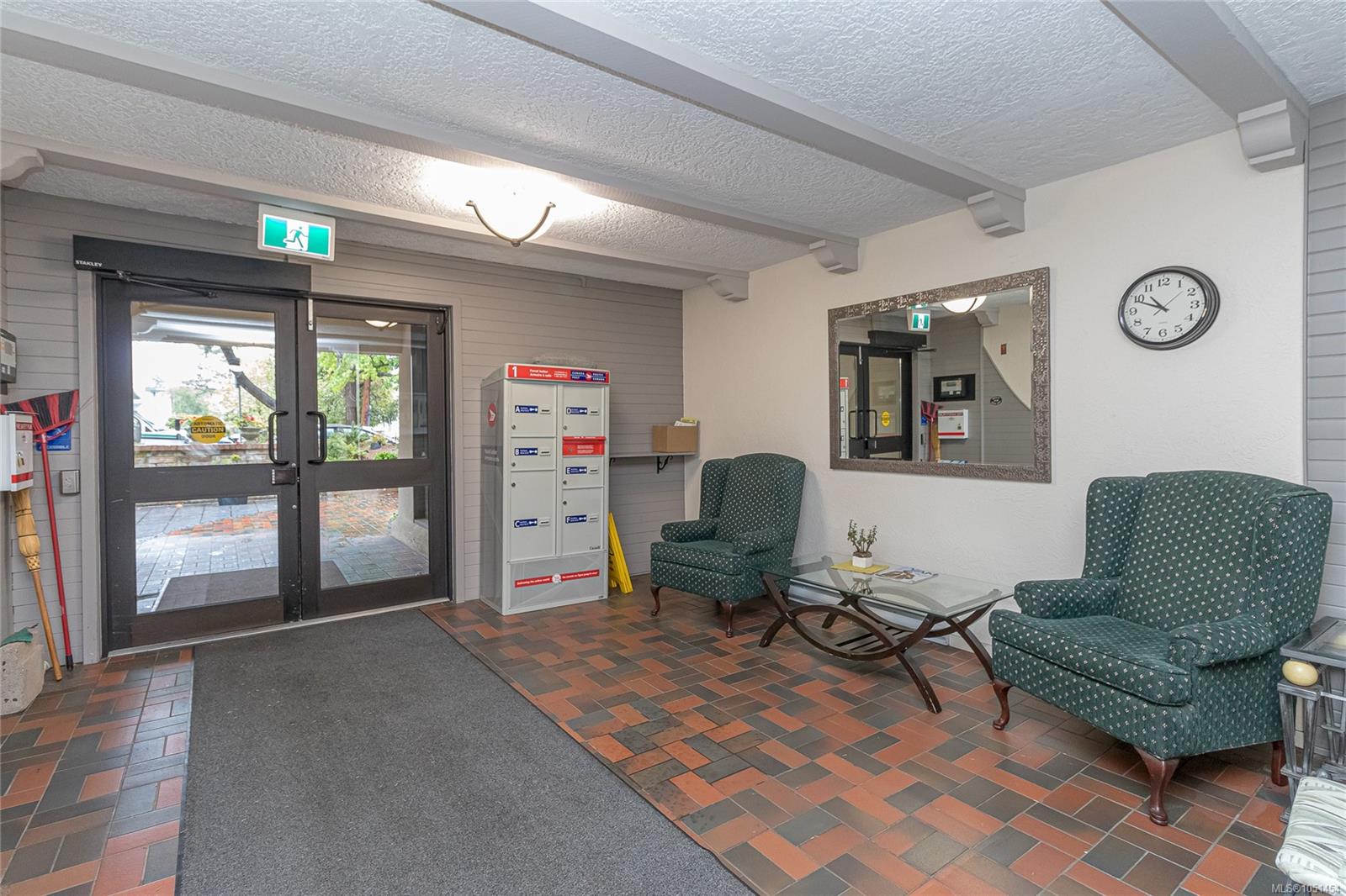 205-1610 Jubilee Ave — listing photo 5 of 48