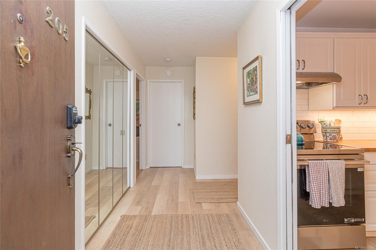 205-1610 Jubilee Ave — listing photo 6 of 48