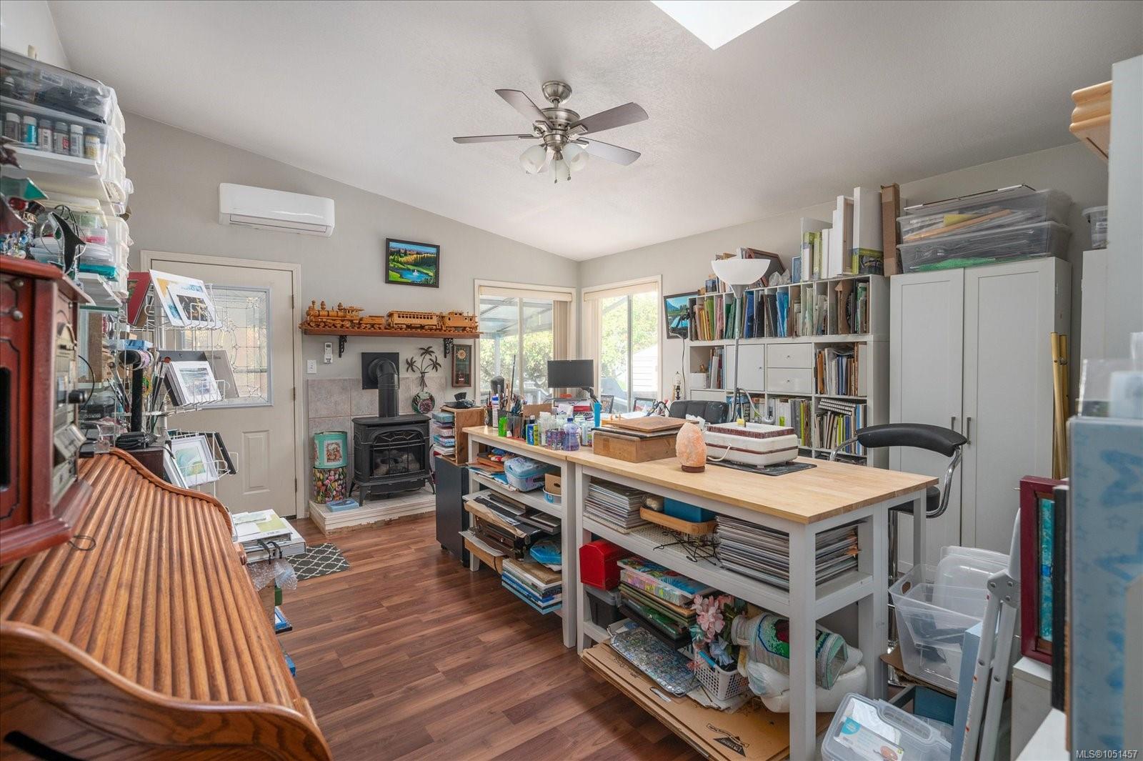 555 Hooper Pl — listing photo 11 of 32