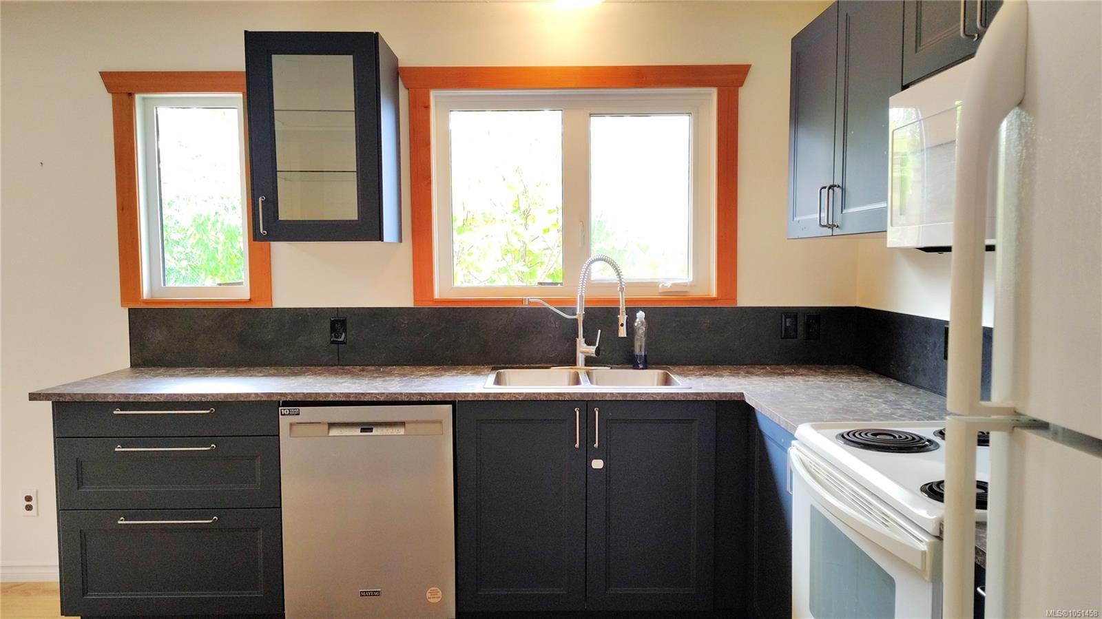 2858 14th Ave — listing photo 8 of 30