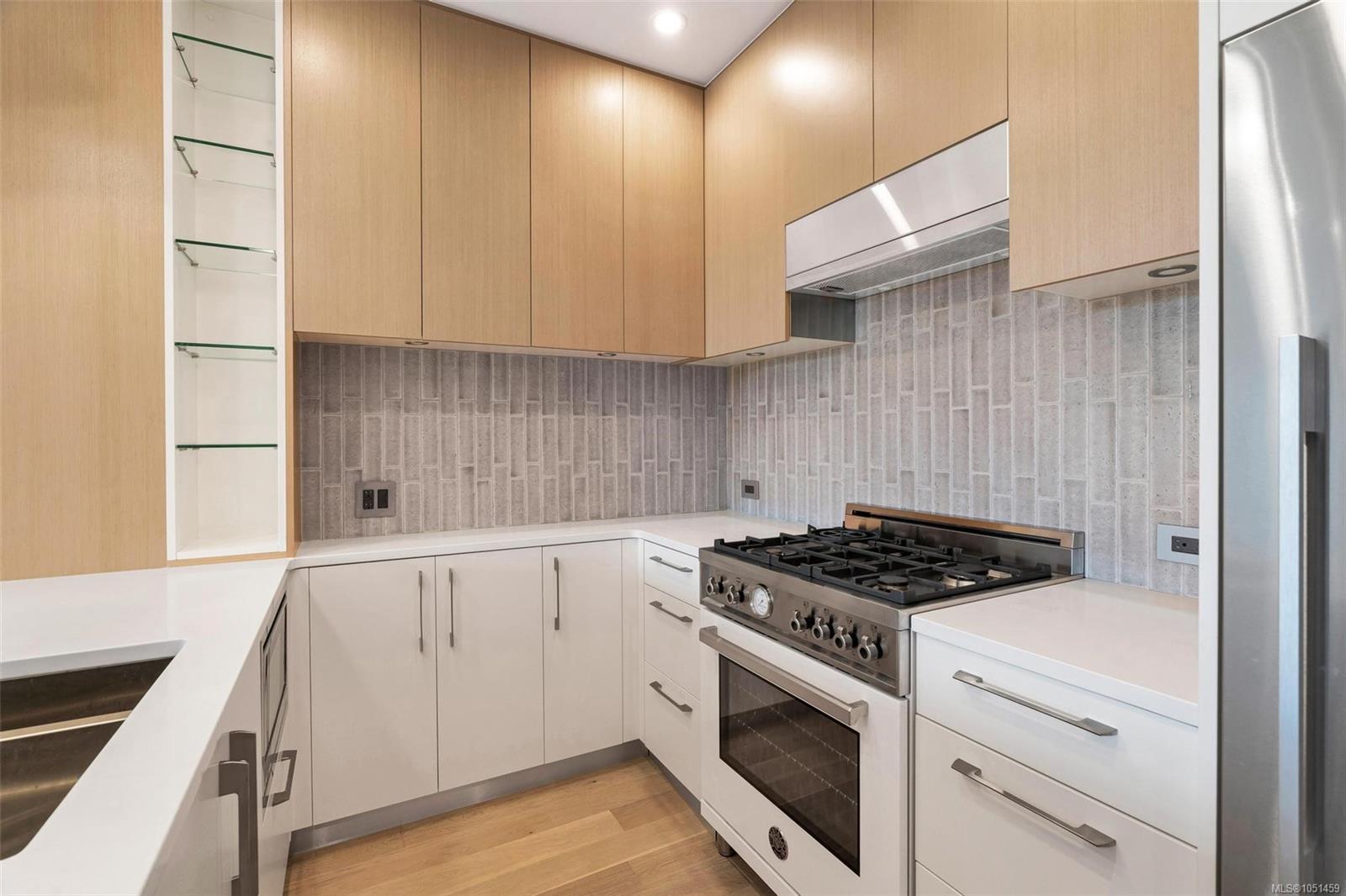 409-2285 Bowker Ave — listing photo 6 of 25
