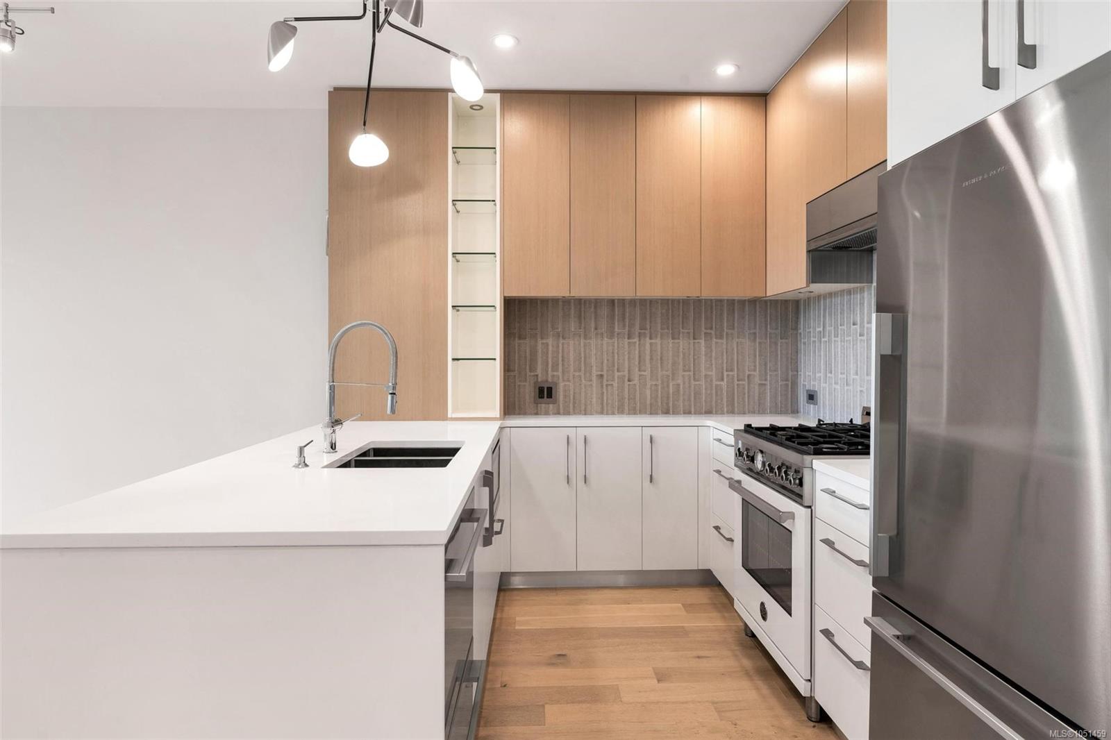 409-2285 Bowker Ave — listing photo 7 of 25