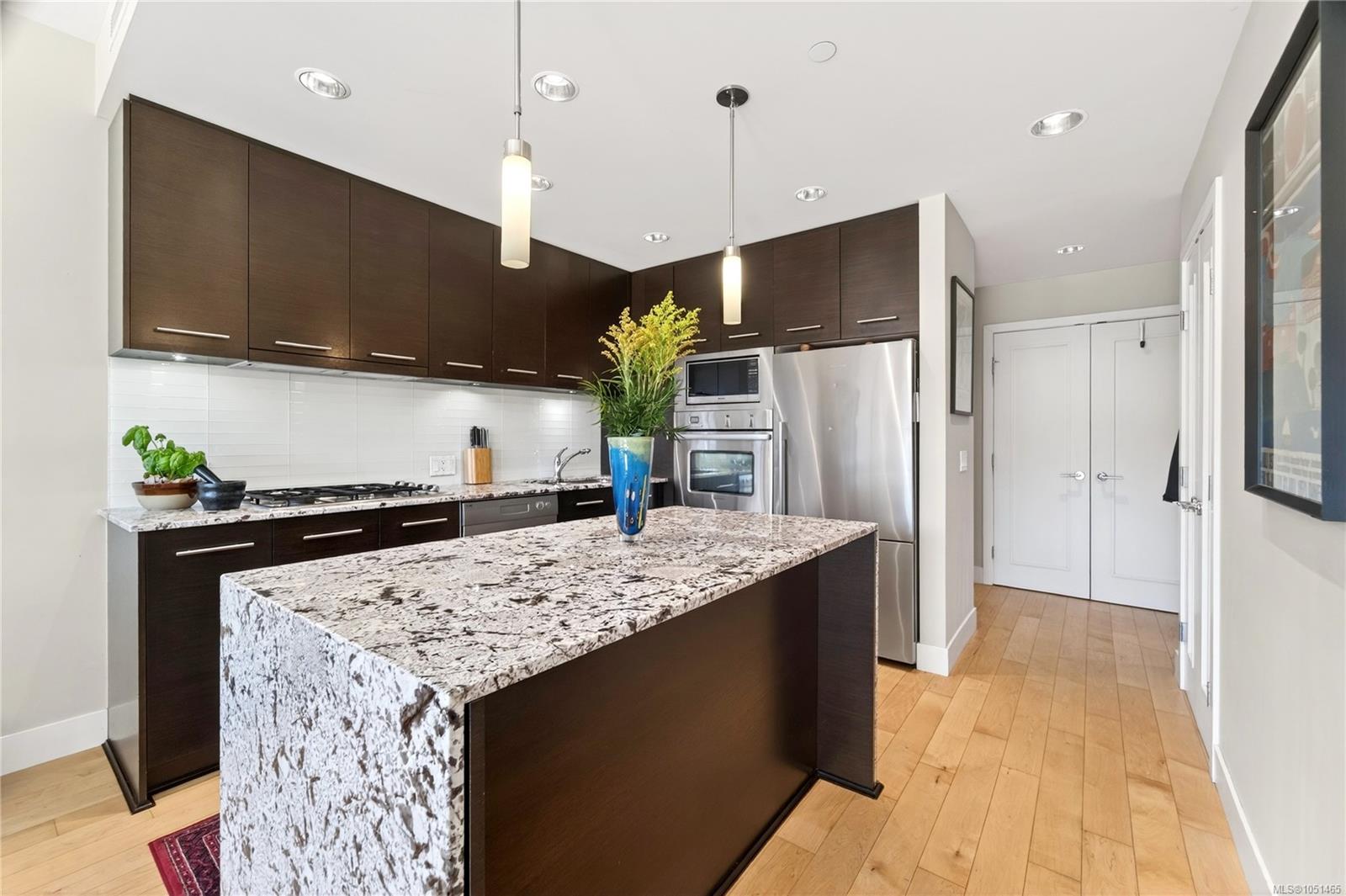 204-3223 Selleck Way photo 4