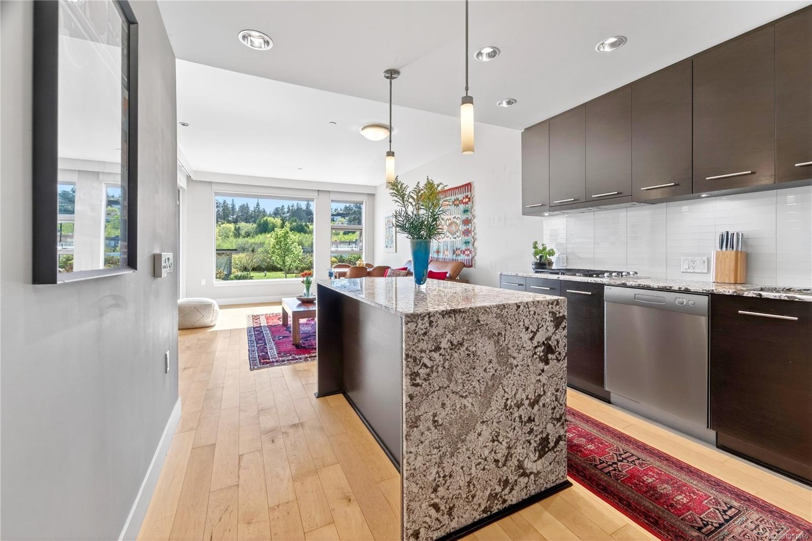 204-3223 Selleck Way photo 5