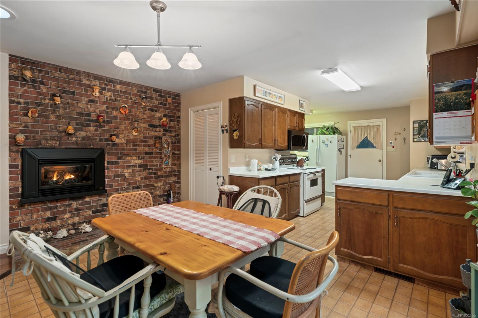 260 Elizabeth Ave — listing photo 12 of 69