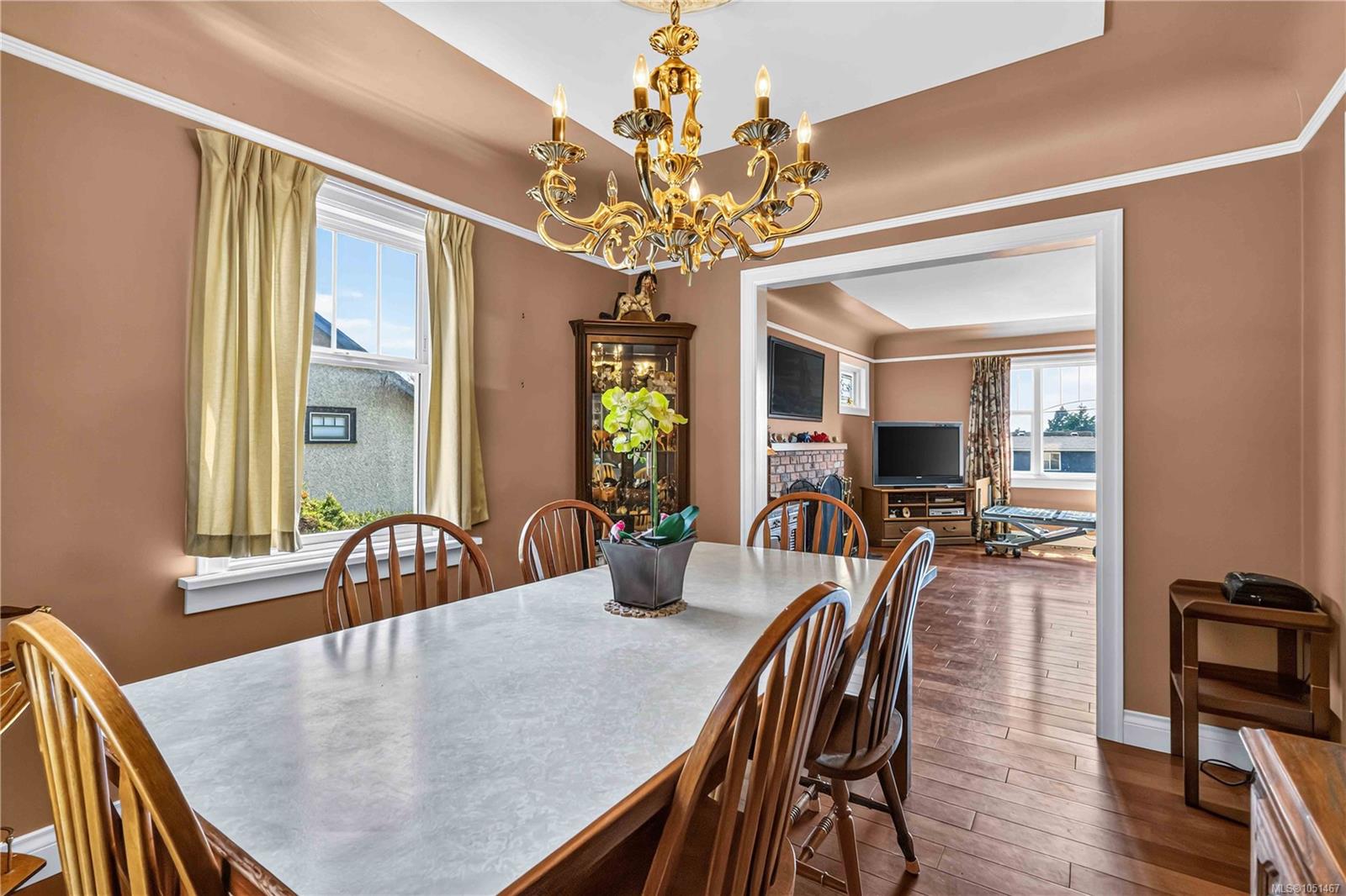 3441 Lovat Ave — listing photo 11 of 35