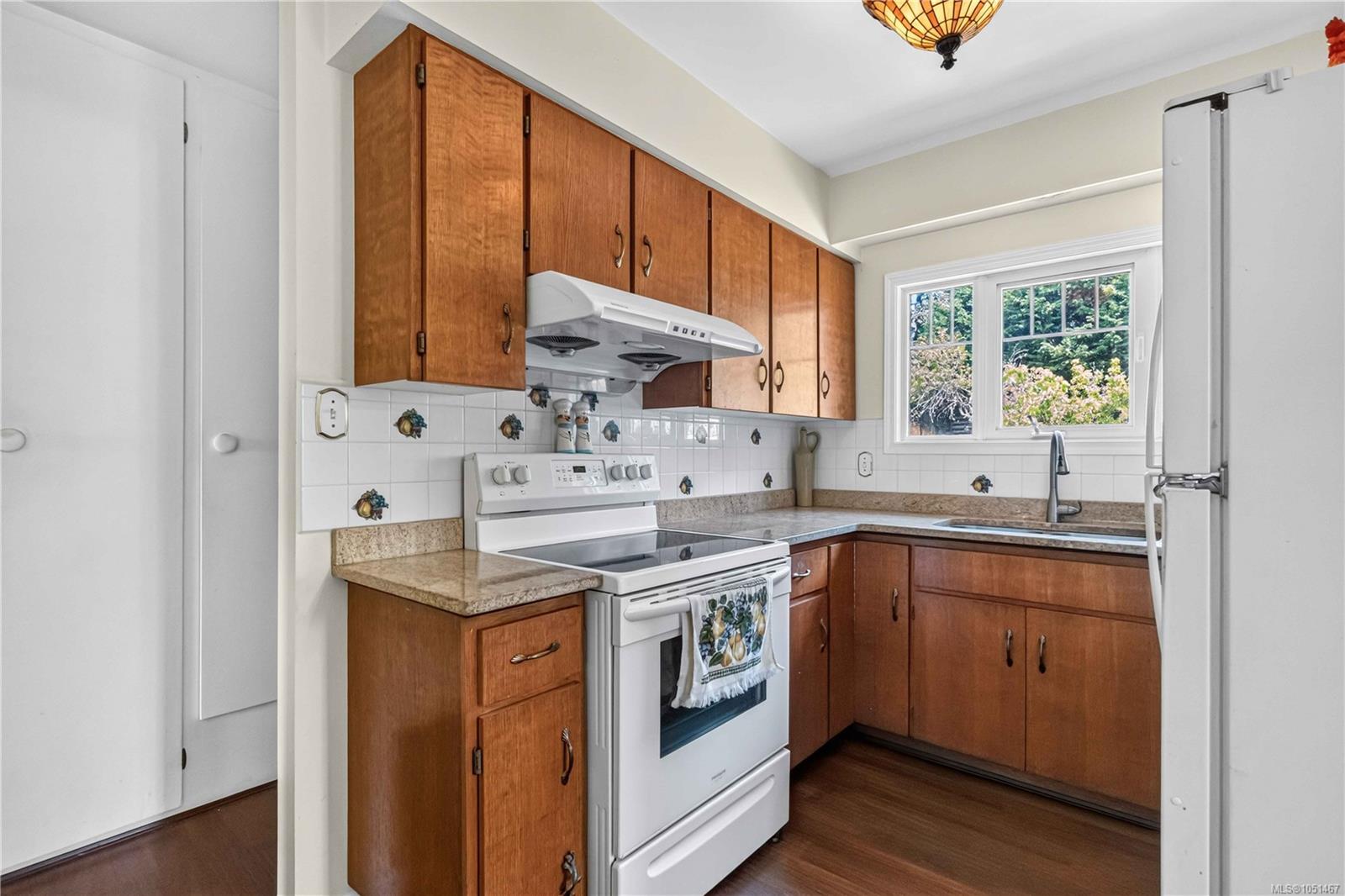 3441 Lovat Ave — listing photo 13 of 35
