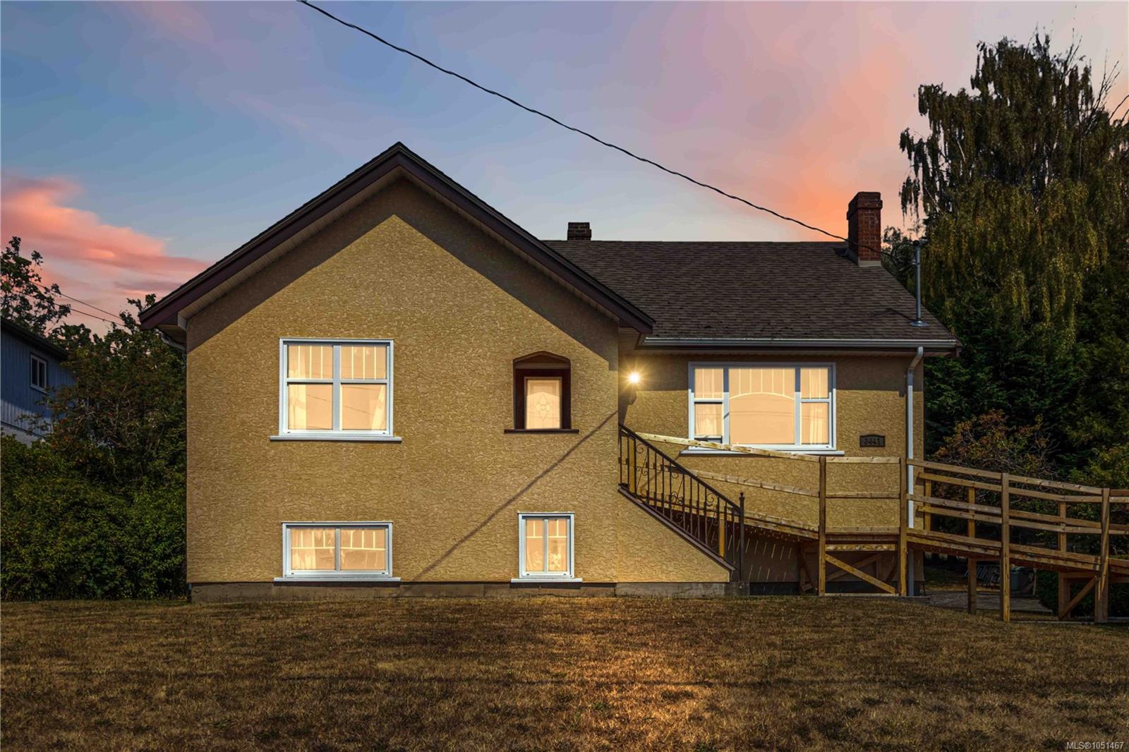 3441 Lovat Ave — listing photo 3 of 35