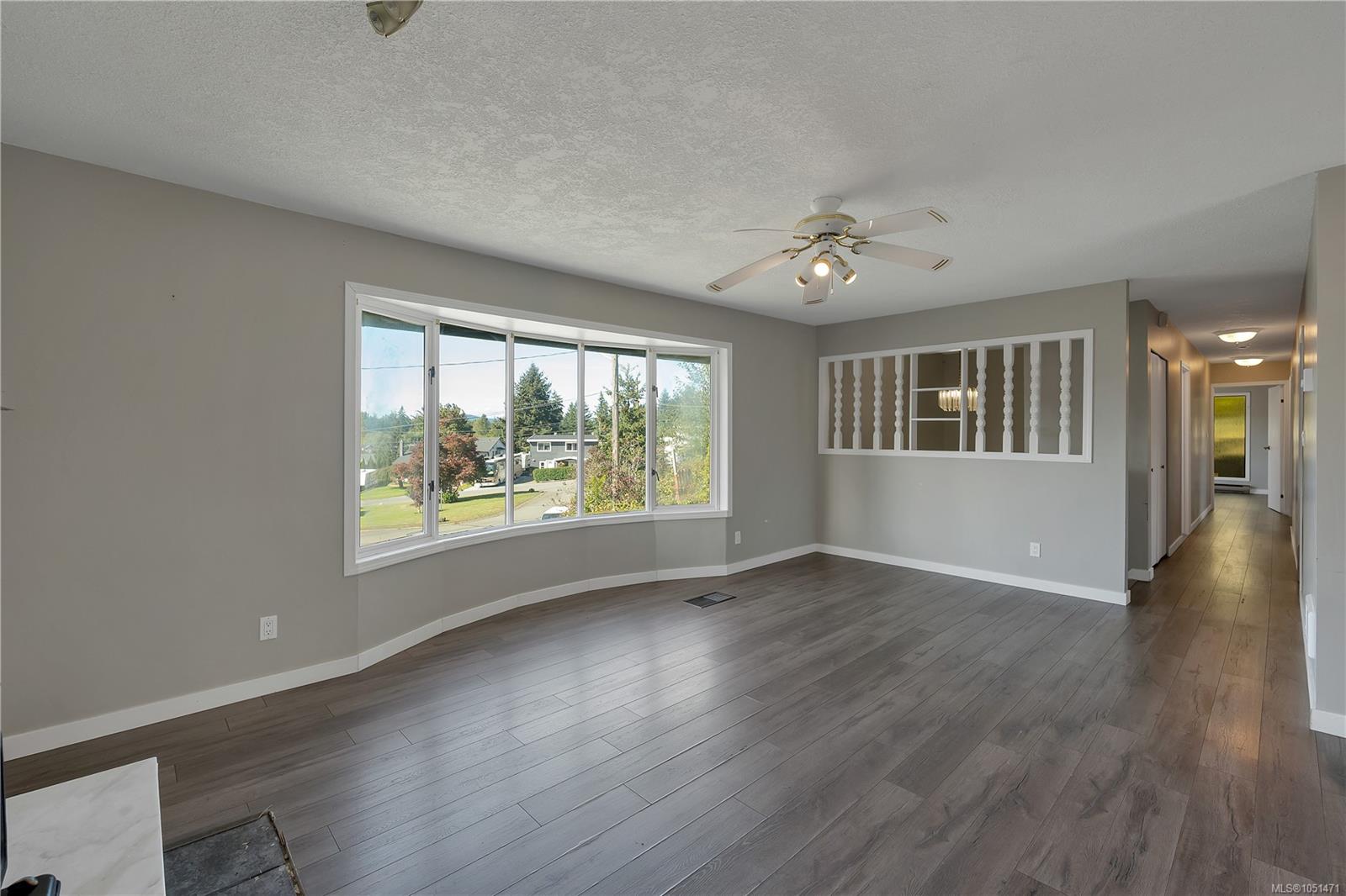 531 Savary Cres — listing photo 5 of 58